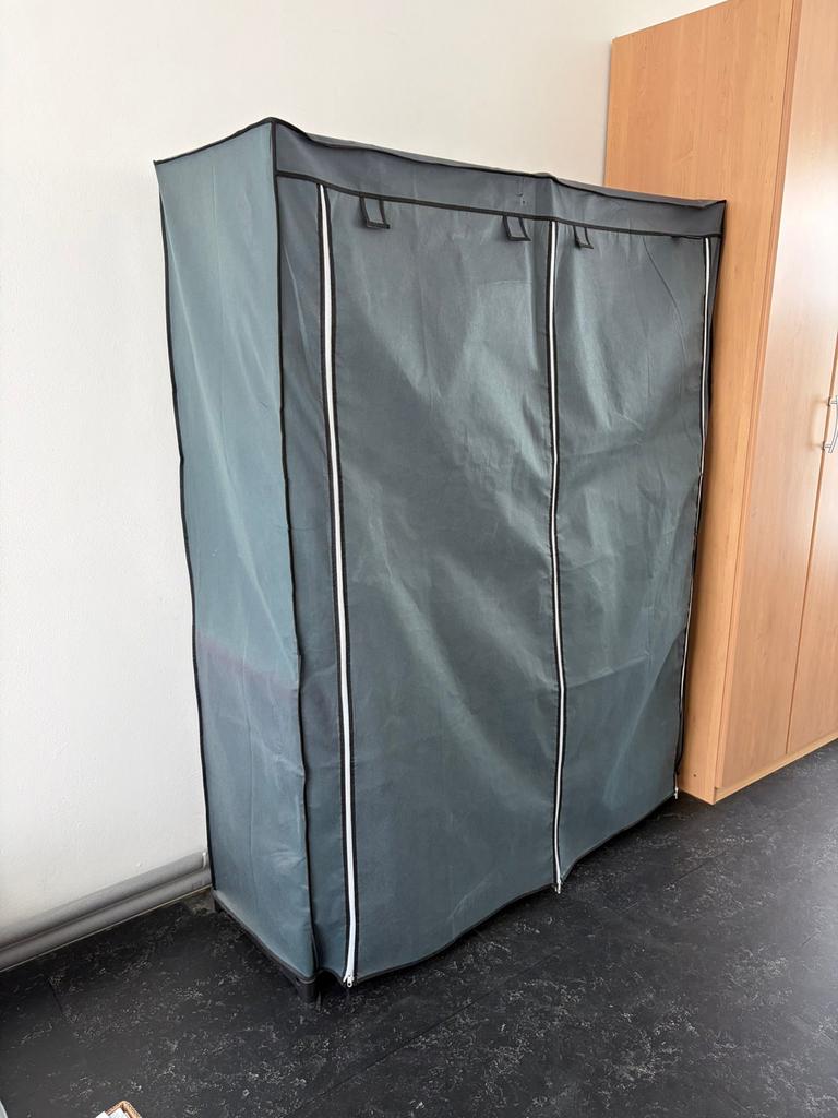 Praktische stoffen kledingkast met hangruimte en planken, Huis en Inrichting, Kasten | Kledingkasten, Ophalen, Kunststof, 100 tot 150 cm