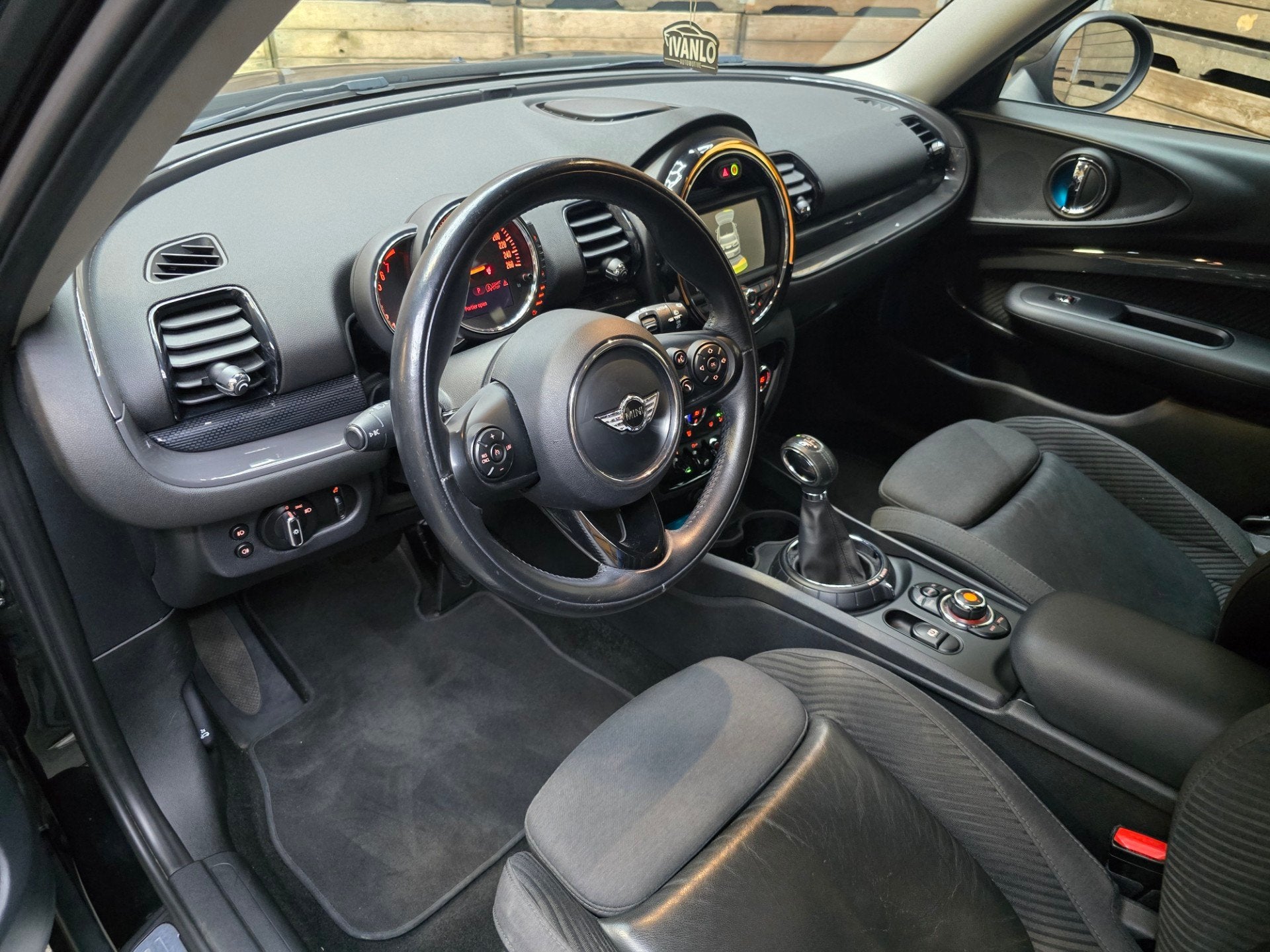 Mini Clubman 2.0 Cooper S Chili Serious Business FULL LED Na, 1998 cc, Gebruikt, Leder en Stof, Zwart