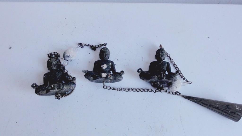 Boeddha, drie kleine beeldjes met kettinkjes aan elkaar, Ophalen of Verzenden