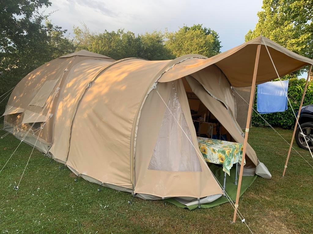 Ruime Karsten opblaasbare koepeltent met grote buitentent, Caravans en Kamperen, Ophalen, Gebruikt, Tot en met 4
