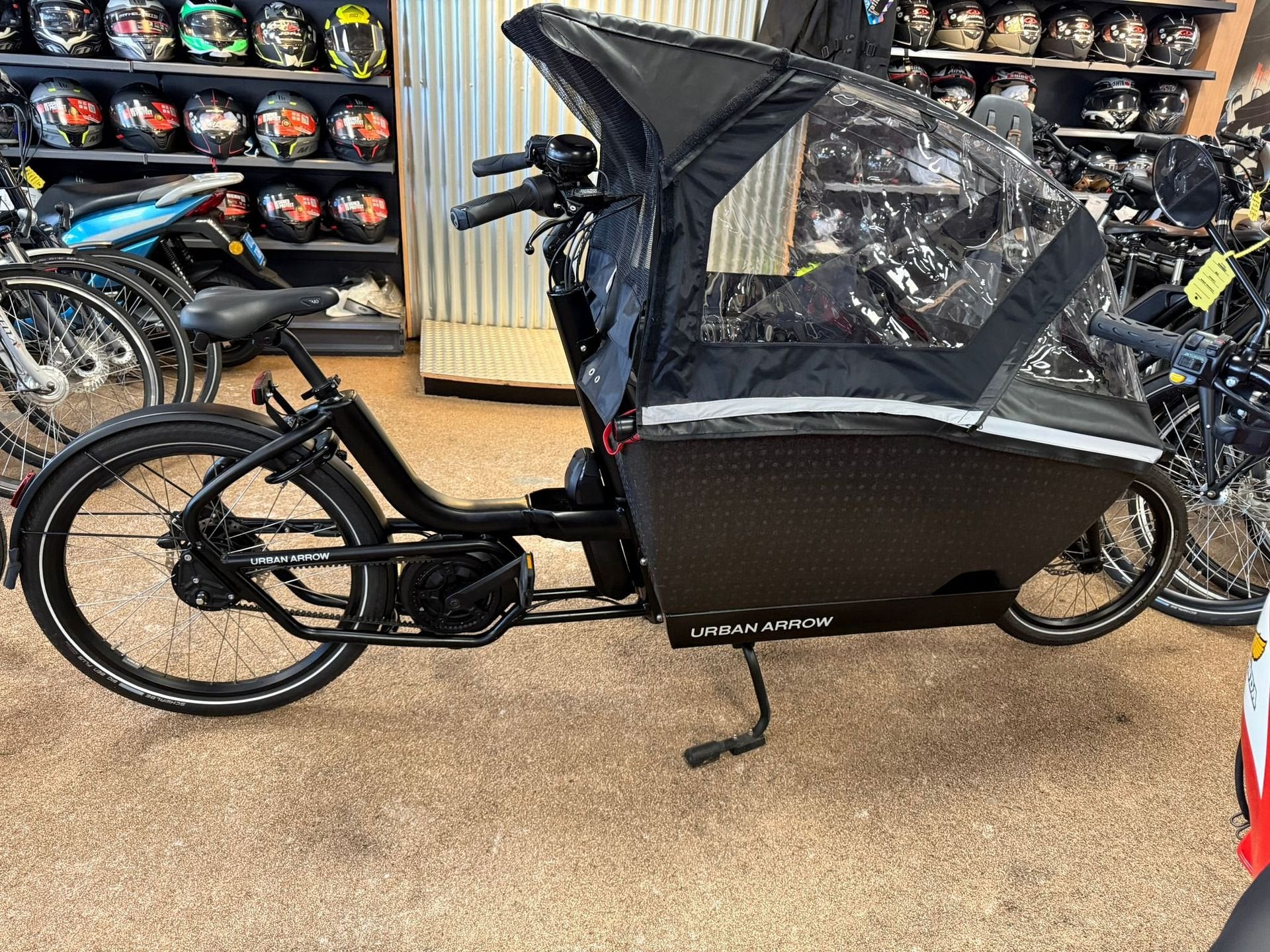 Urban Arrow bakfiets DEMO MODEL inclusief huif & regenhoes