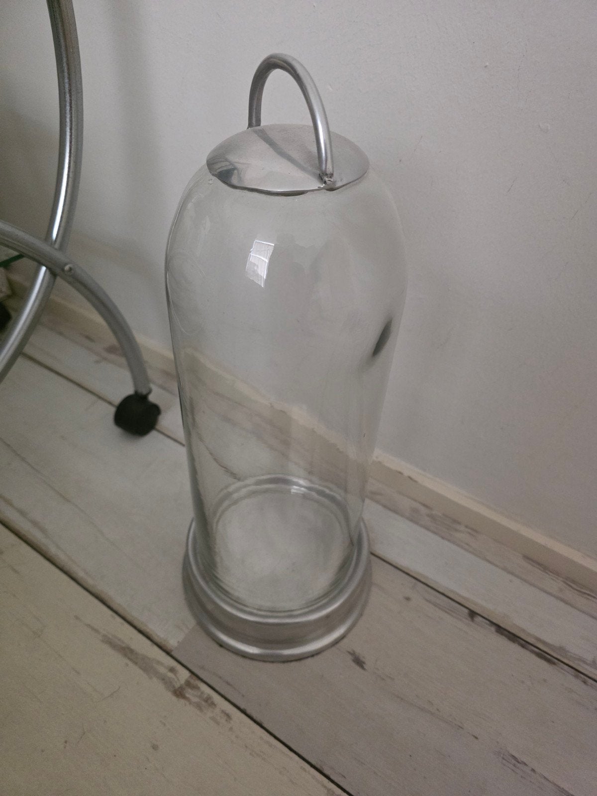 Riviera Maison glazen stolp met metalen voet en handvat, Ophalen, Gebruikt, Landelijk, Glas