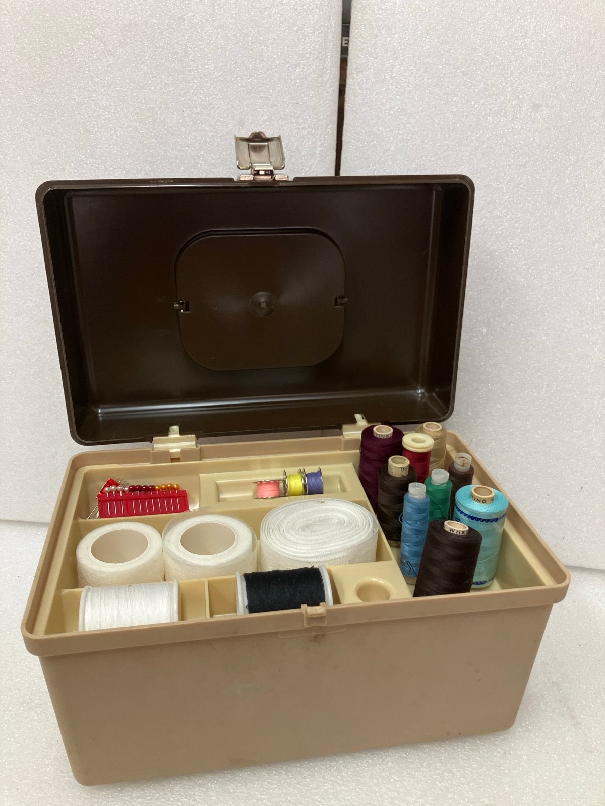 Vintage Naaibox met Inhoud - Compleet en Handig, Hobby en Vrije tijd, Naaien en Fournituren, Ophalen of Verzenden, Zo goed als nieuw
