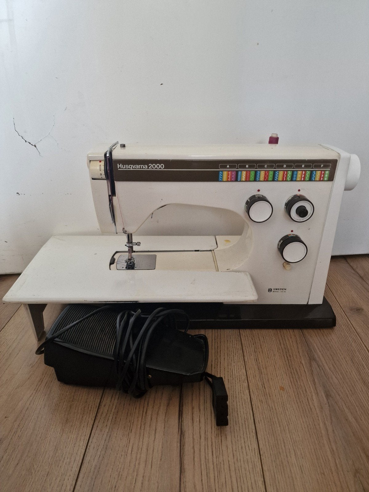 Husqvarna 2000 Naaimachine met accessoires, Hobby en Vrije tijd, Naaimachines en Toebehoren, Ophalen, Gebruikt, Naaimachine, Husqvarna