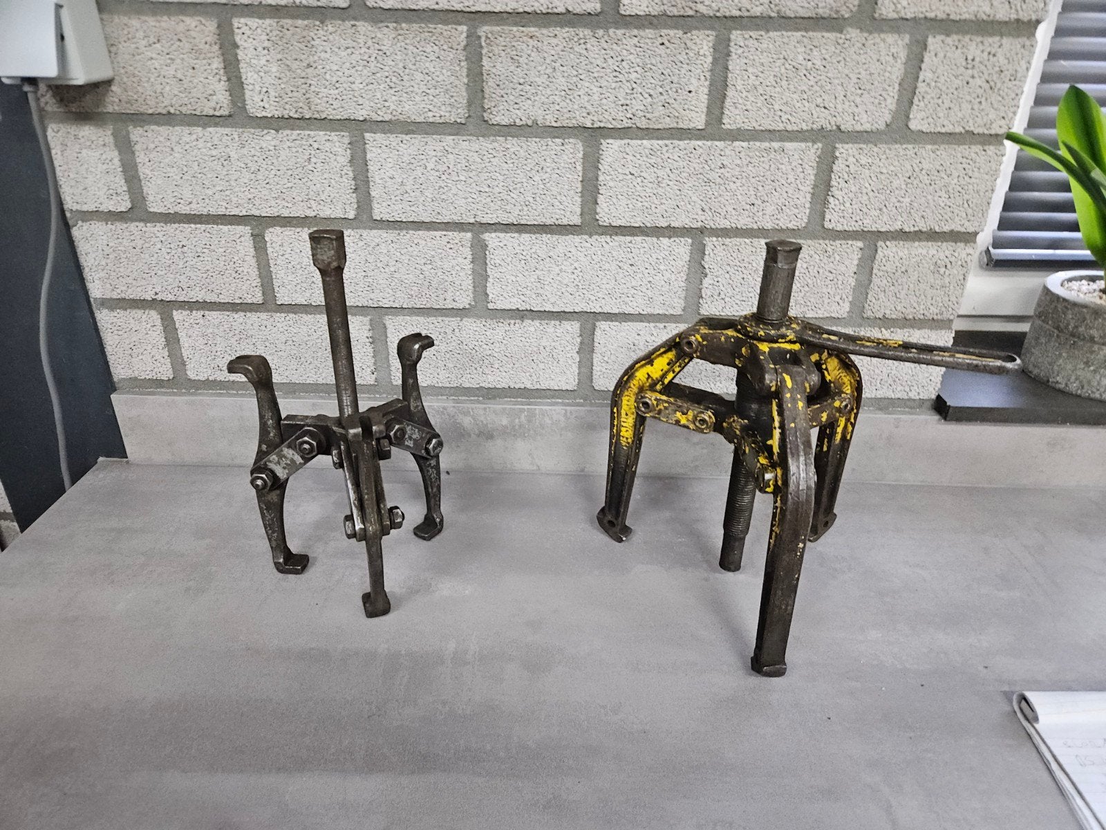 polietrekker lagertrekker 3 armige zware   2 stuks elorrss, Ophalen of Verzenden, Gebruikt