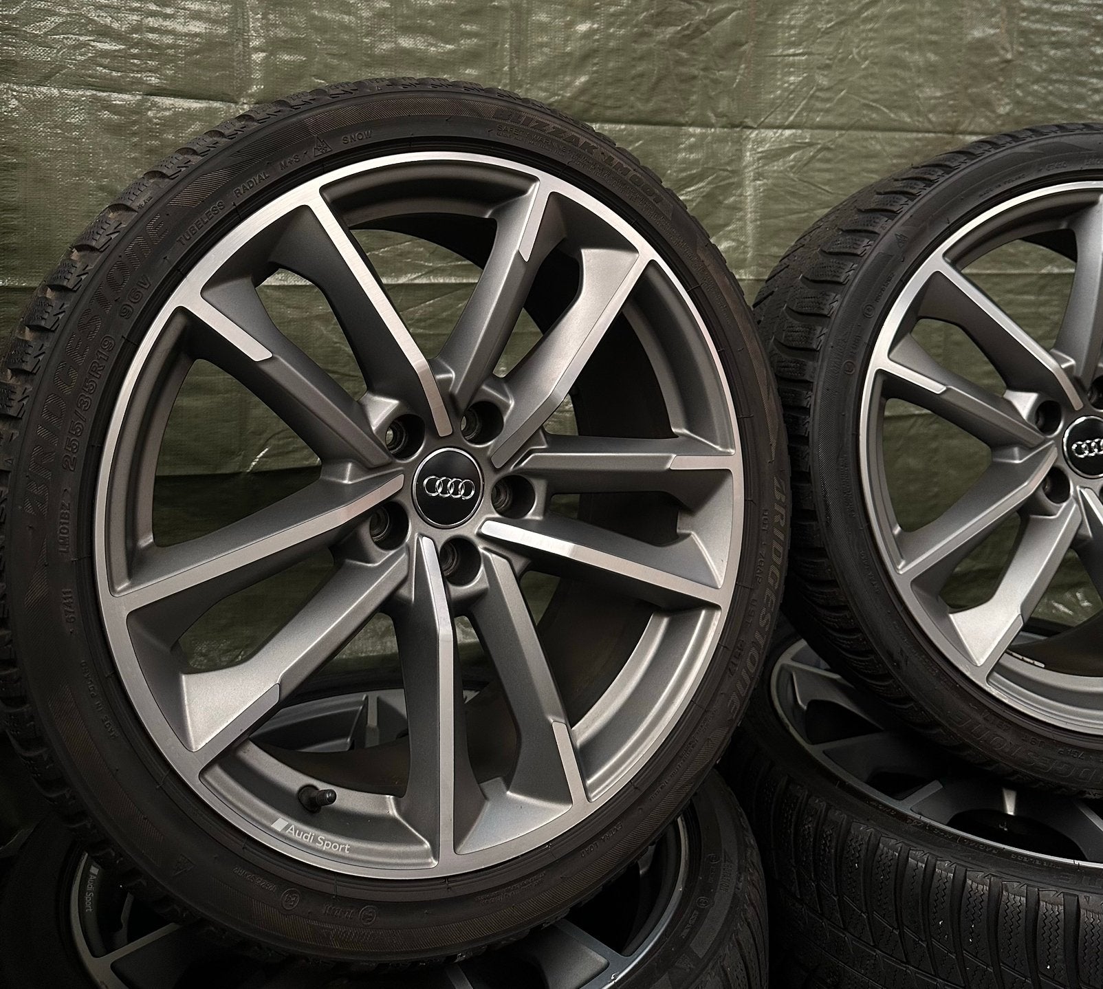 19 Inch Originele Audi Sport velgen met winterbanden, Ophalen, 255 mm, Banden en Velgen, Winterbanden