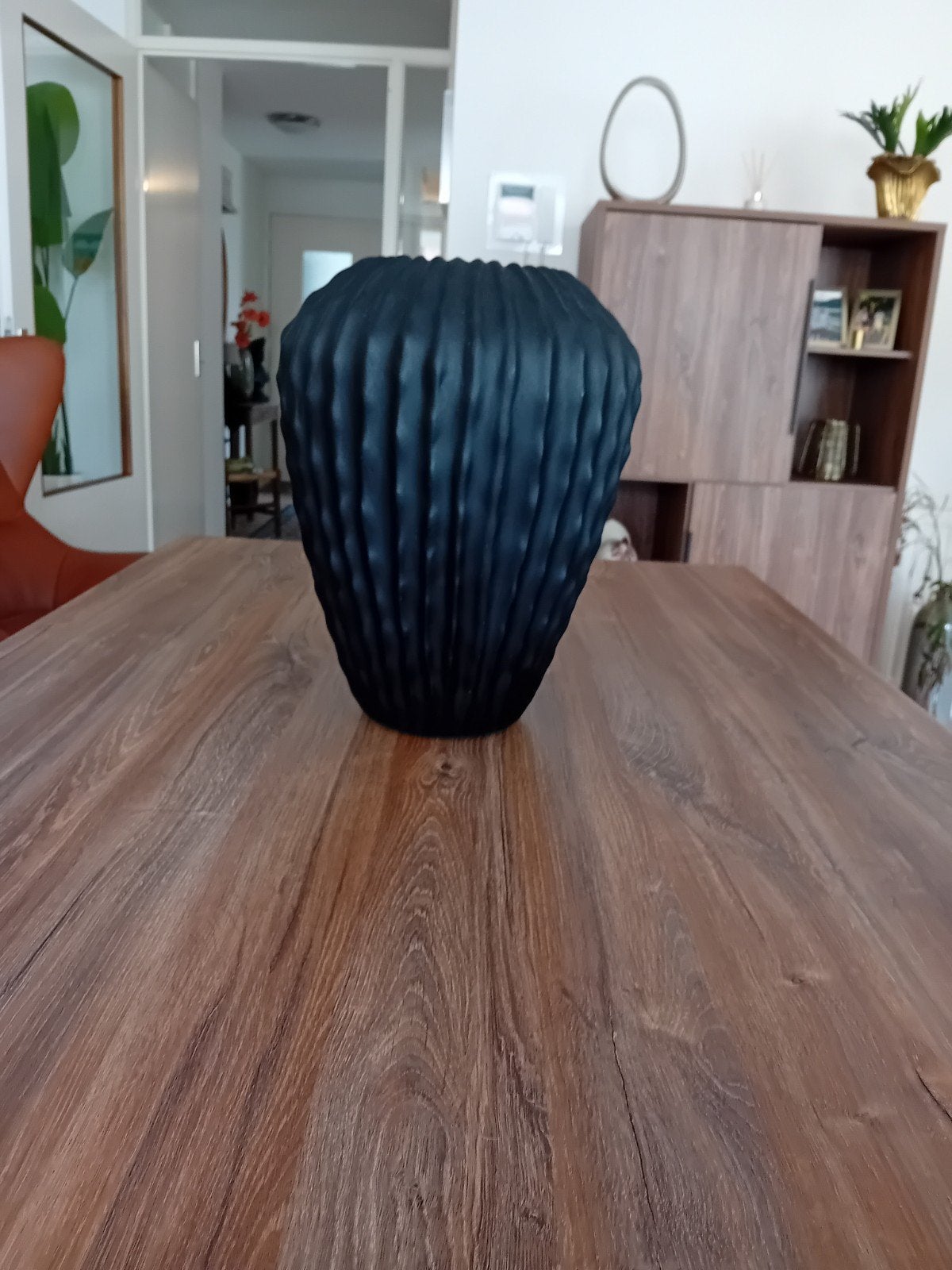 Nieuwe Zwarte Kunststof Vaas van Light & Living - 38 cm hoog, Ophalen of Verzenden, Nieuw, Zwart, Kunststof