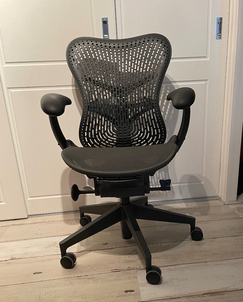 Bureaustoel Herman Miller-Mirra 2, Huis en Inrichting, Ophalen, Gebruikt, Zwart, Bureaustoel