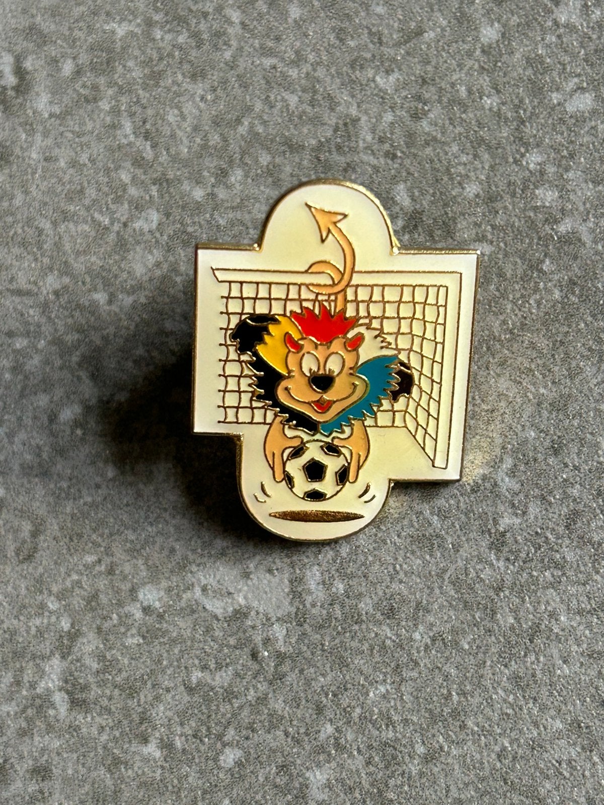 Voetbal pin, Ophalen of Verzenden, Sport, Speldje of Pin