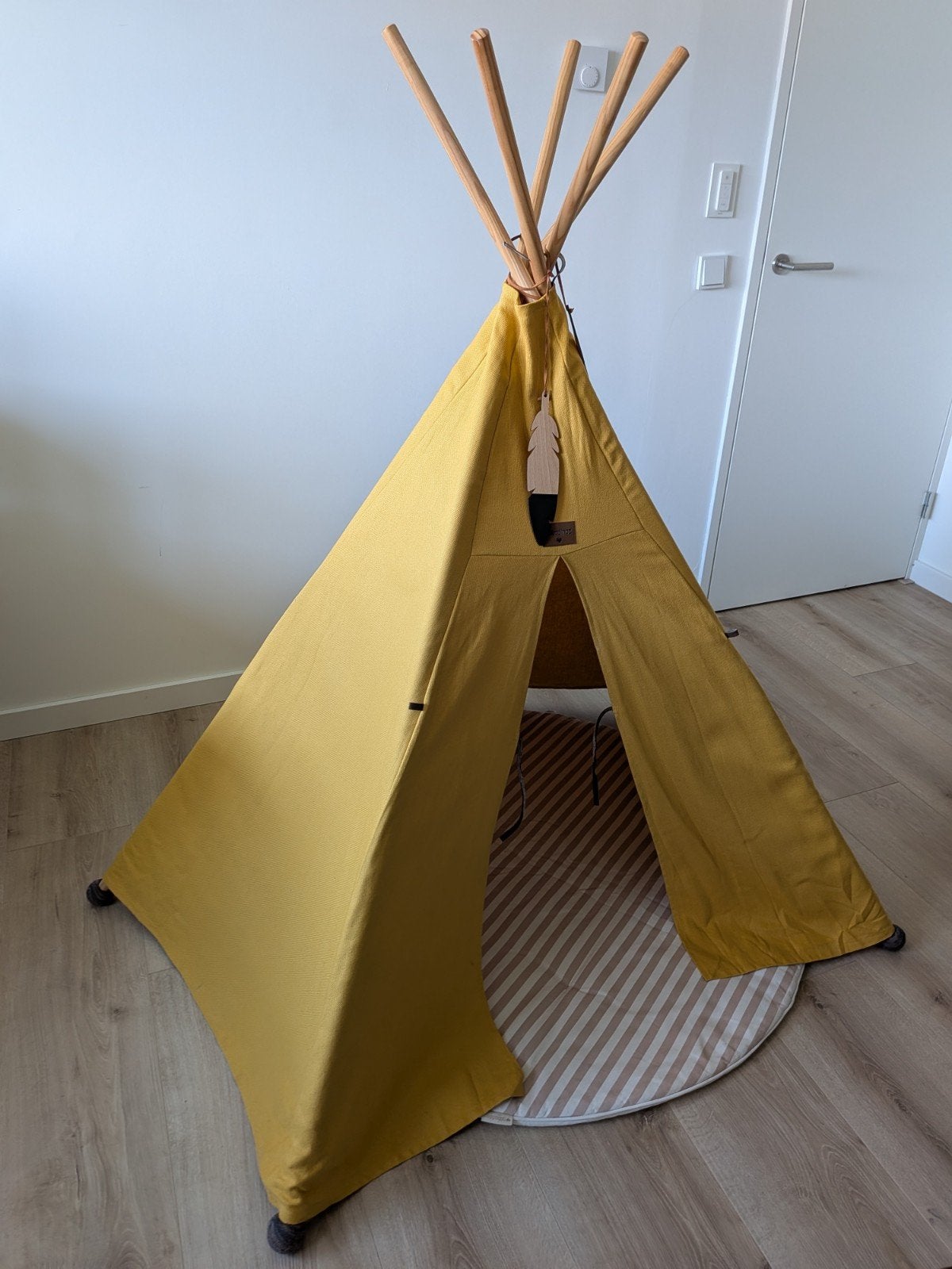 Nobodinoz tipi tent met speelmat - Okergeel, Kinderen en Baby's, Ophalen, Zo goed als nieuw