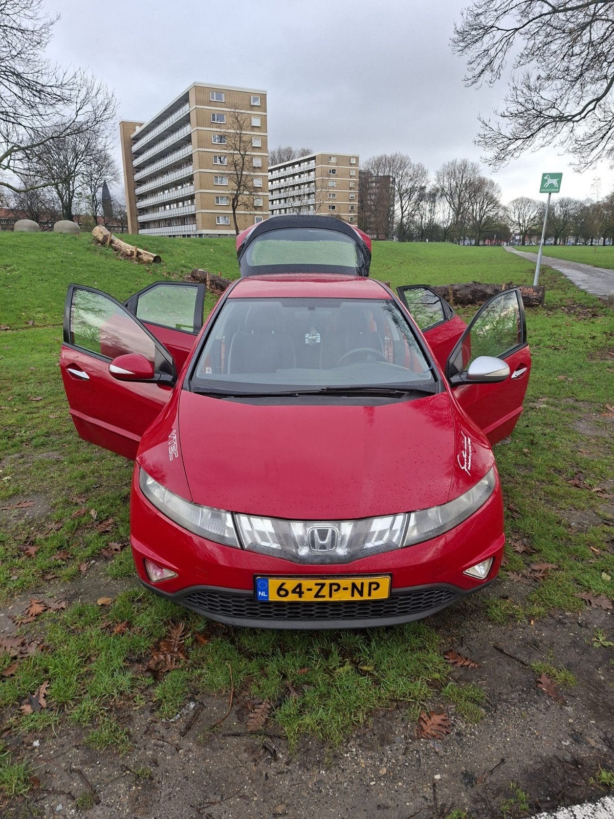 Honda Civic 1.8I Executive 5DR 2008 Rood, Auto's, Voorwielaandrijving, 4 cilinders, Origineel Nederlands, Handgeschakeld