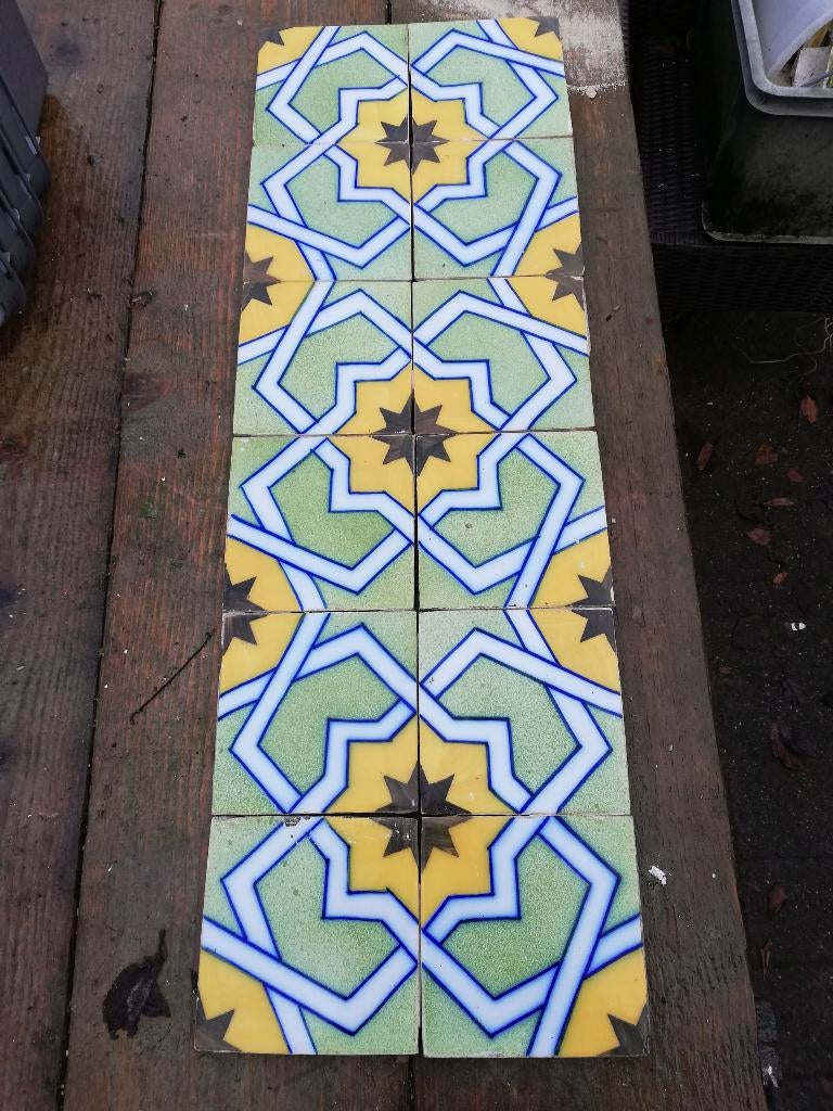 12 antieke Franse tegels (Devres), 13x13 cm groen/geel/blauw, Ophalen