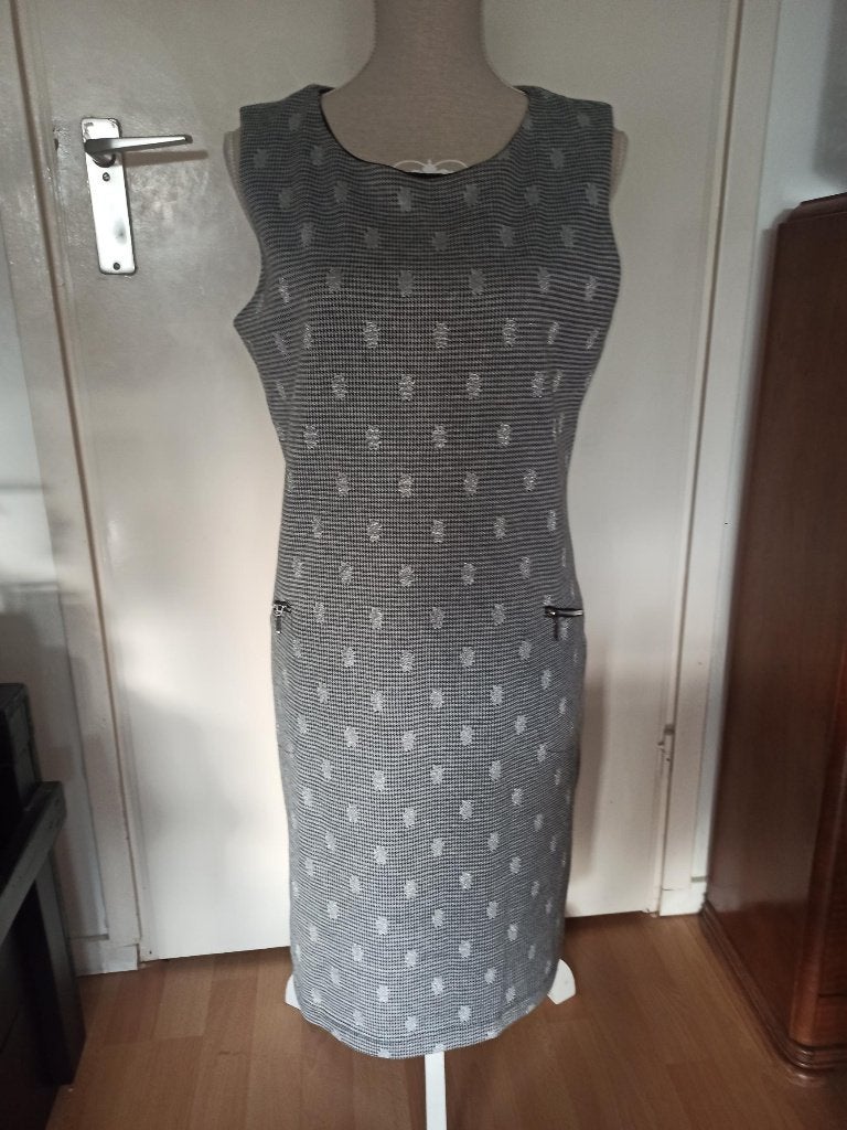 Prachtig design jurk met glitter van Norah maat 44 46, Kleding | Dames, Verzenden, Maat 42/44 (L), Zo goed als nieuw, Norah