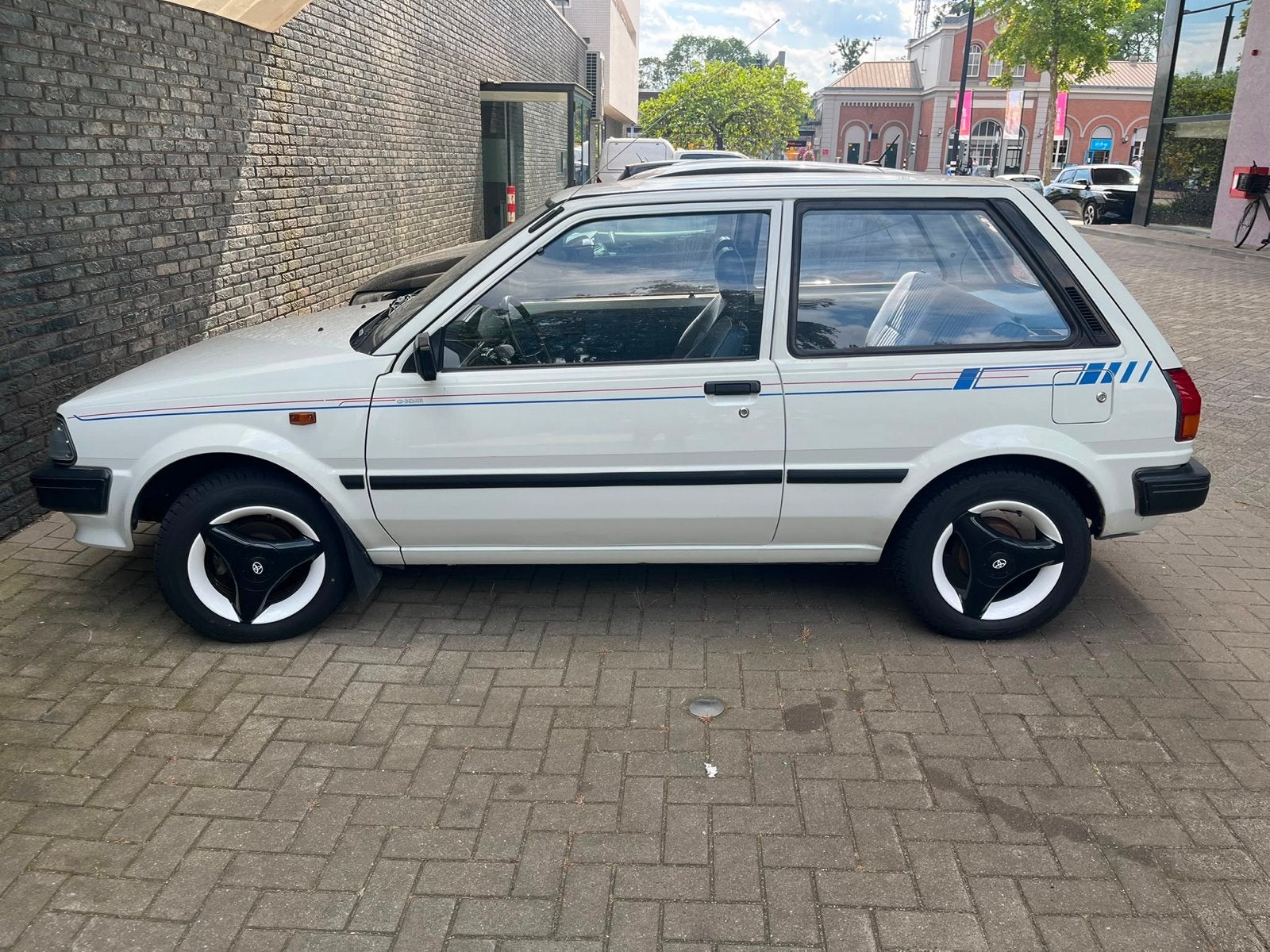 Toyota Starlet P7 1.0 Special 1987 OLD TIMER, Auto's, Voorwielaandrijving, Stof, 54 pk, Wit