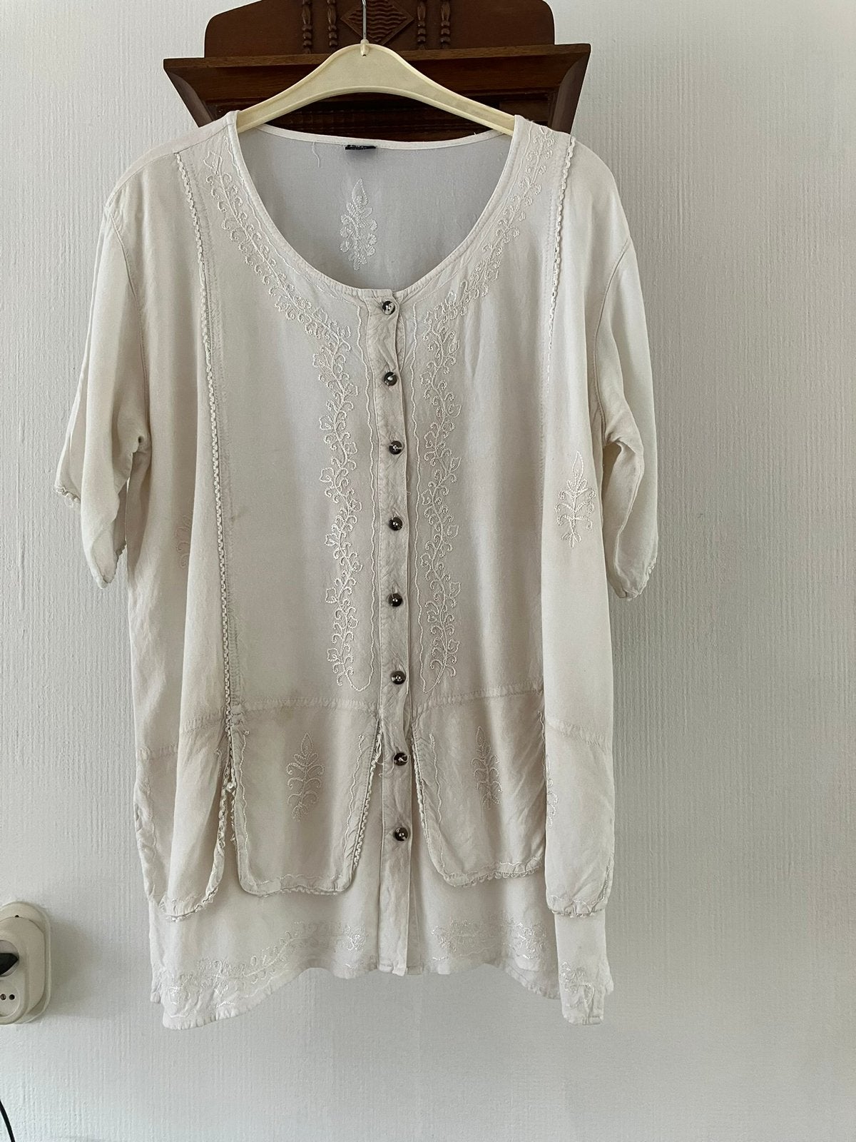 Laila creme India blouse met borduursel mt L, Kleding | Dames, Blouses en Tunieken, Ophalen of Verzenden, Gedragen, Maat 42/44 (L)