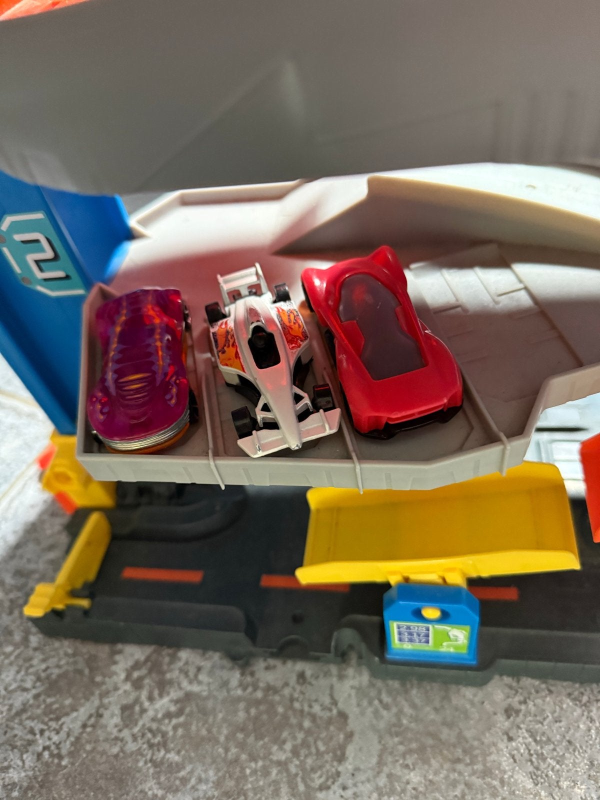 Hot Wheels Stunt Garage met 8 auto's, Ophalen, Gebruikt