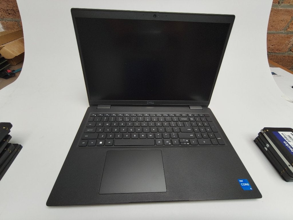 Partij Dell Latitude 3520 Laptops Core i5-11, Ophalen, 2 tot 3 Ghz, Info@dell.com, 8 GB
