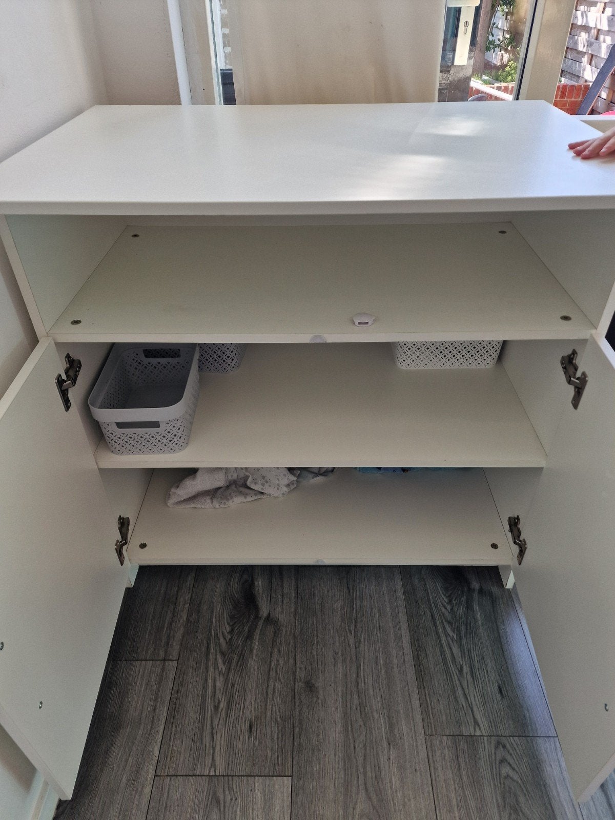 Witte commode met deuren en legplanken, Ophalen, Gebruikt