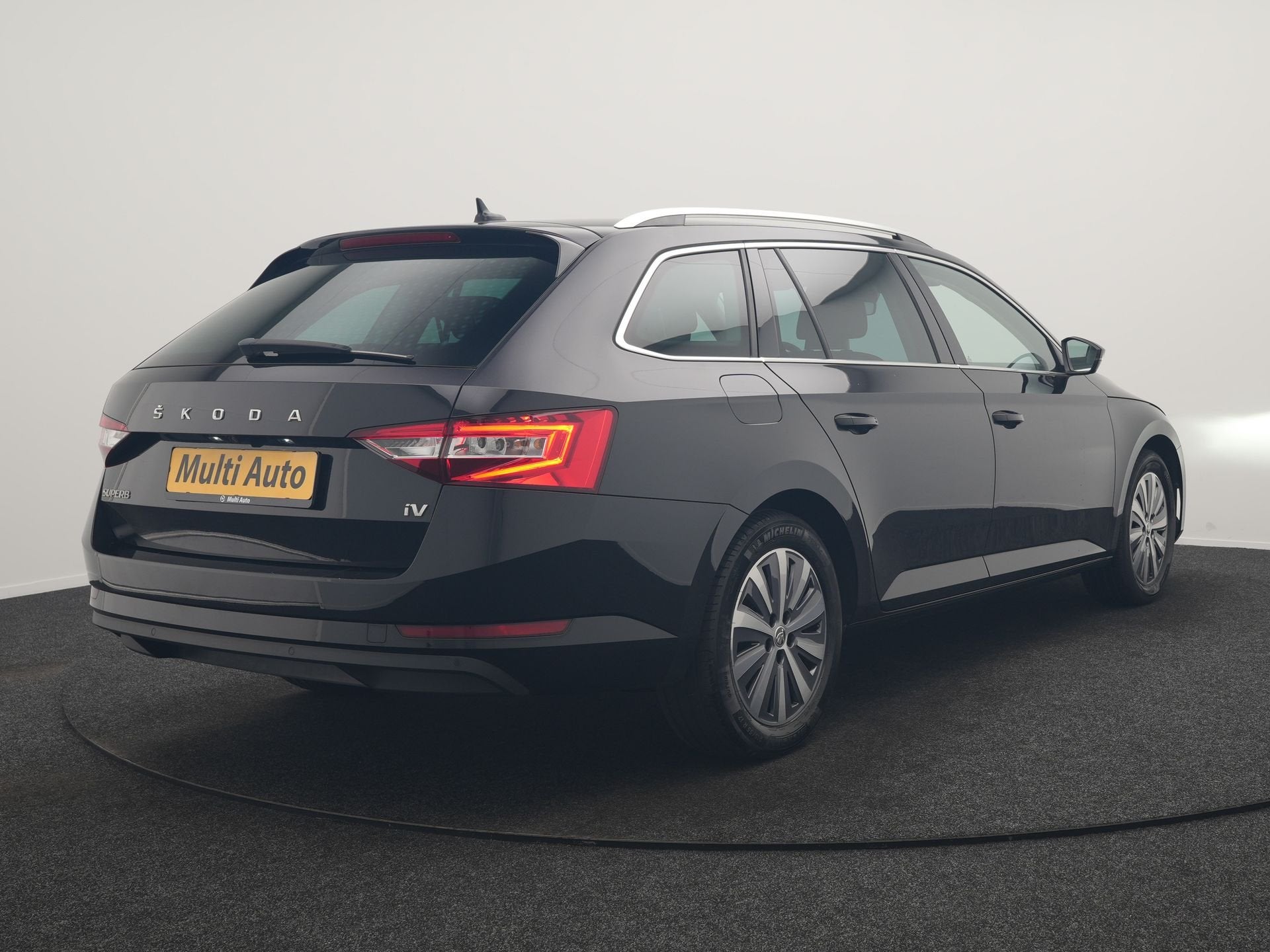 Skoda Superb Combi 1.4 TSI iV Business Edition PHEV 218pk De, Auto's, Dealer onderhouden, Stof, Gebruikt, 4 cilinders