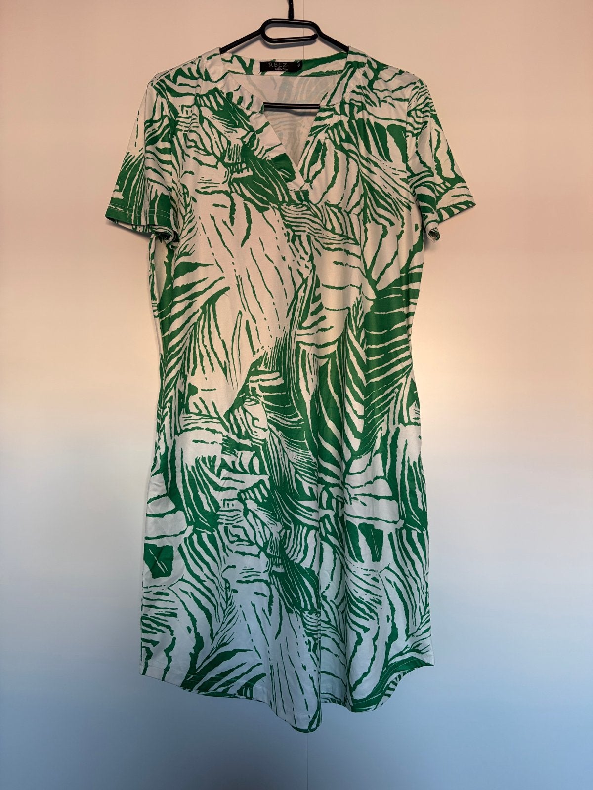 RBLZ Collection travel Jurk met Groene Bladprint, Maat 38/40 (M), Verzenden, Zo goed als nieuw, Knielengte