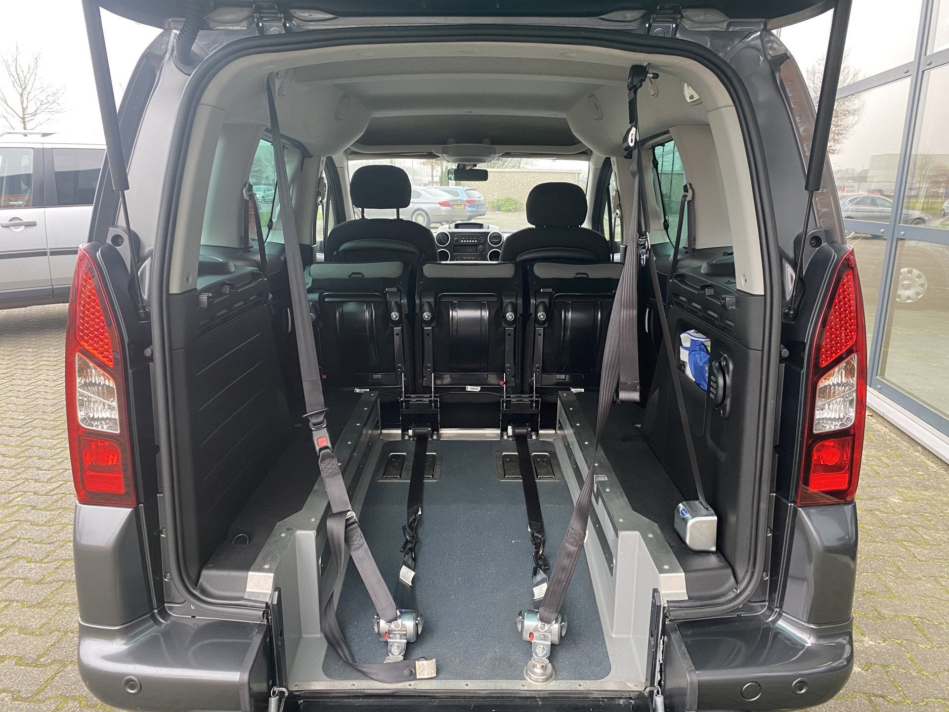 Peugeot Partner Tepee 4+1 Rolstoelauto 1.6 BlueHDi Active (Z, Voorwielaandrijving, Gebruikt, Euro 6, LED verlichting
