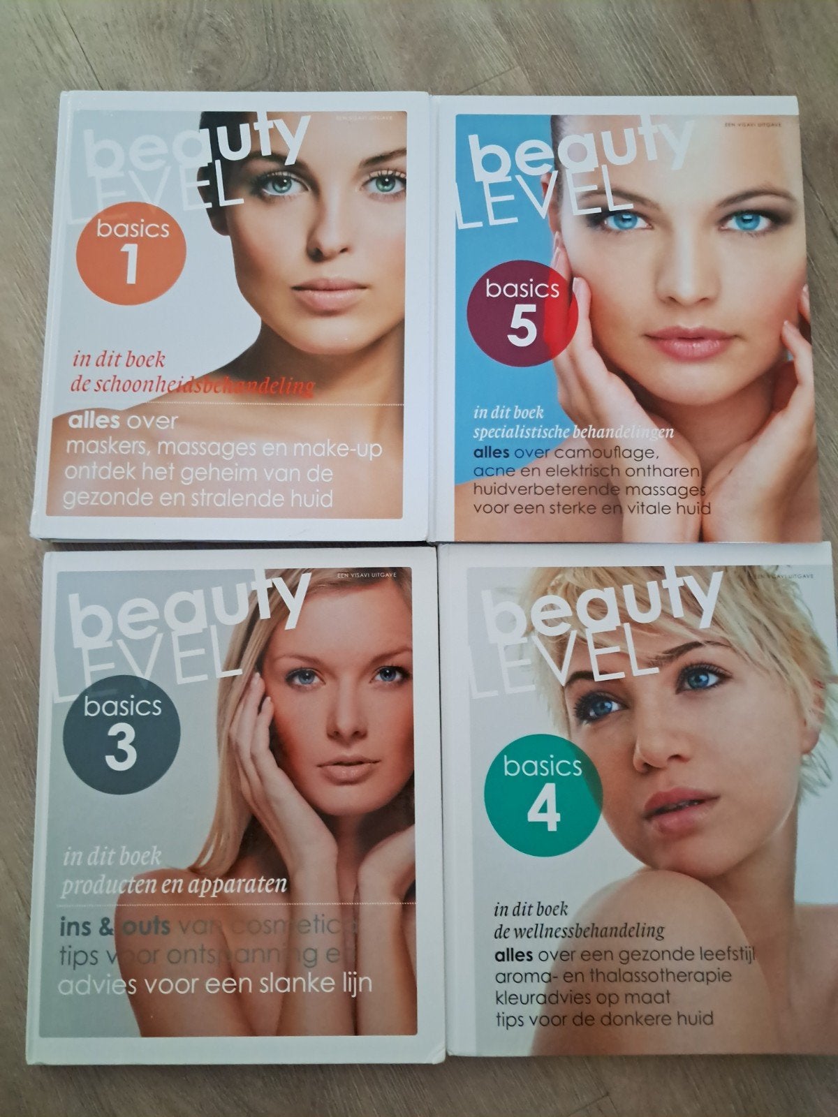 Y: Beauty Level Basics Boeken (1, 3, 4, 5) - Huidverzorging, Boeken, Verzenden, Gelezen, Gezondheid en Conditie, Onbekend