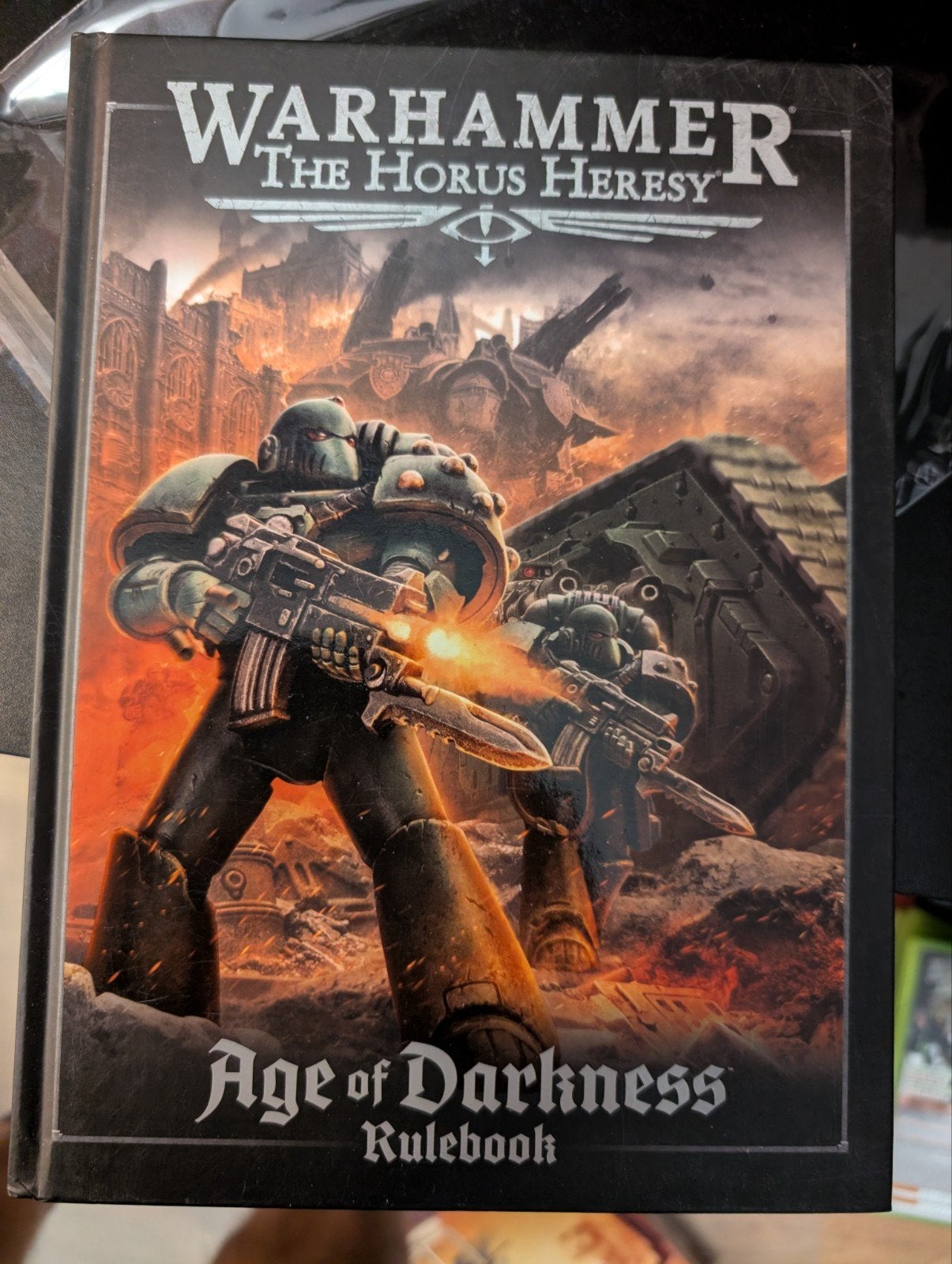 Warhammer The Horus Heresy: Age of Darkness Rulebook, Boeken, Fantasy, Zo goed als nieuw, Ophalen of Verzenden