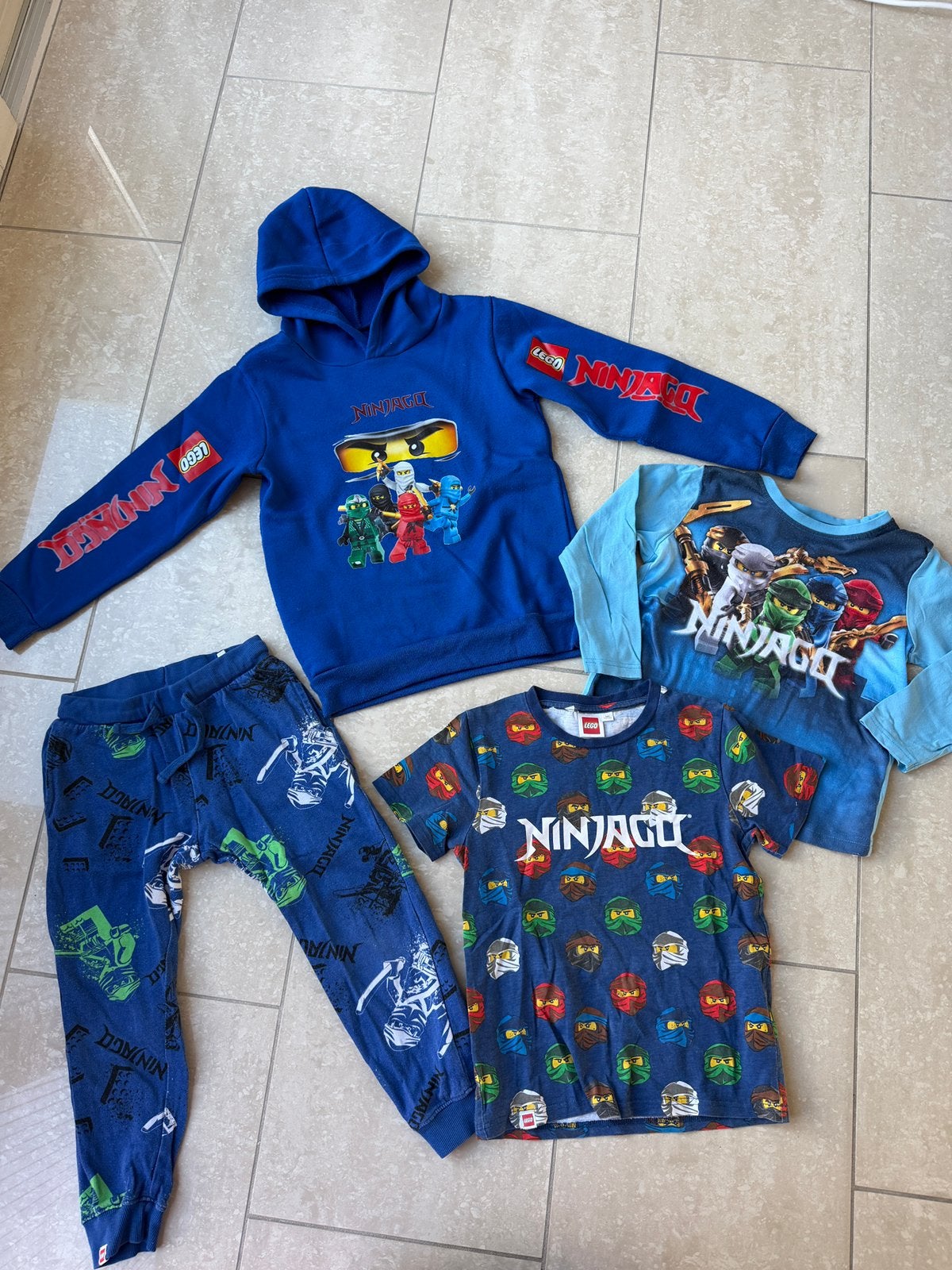Lego Ninjago kledingpakket (hoodie, broek, 2 shirts), Ophalen of Verzenden, Gebruikt, Jongen, Setje