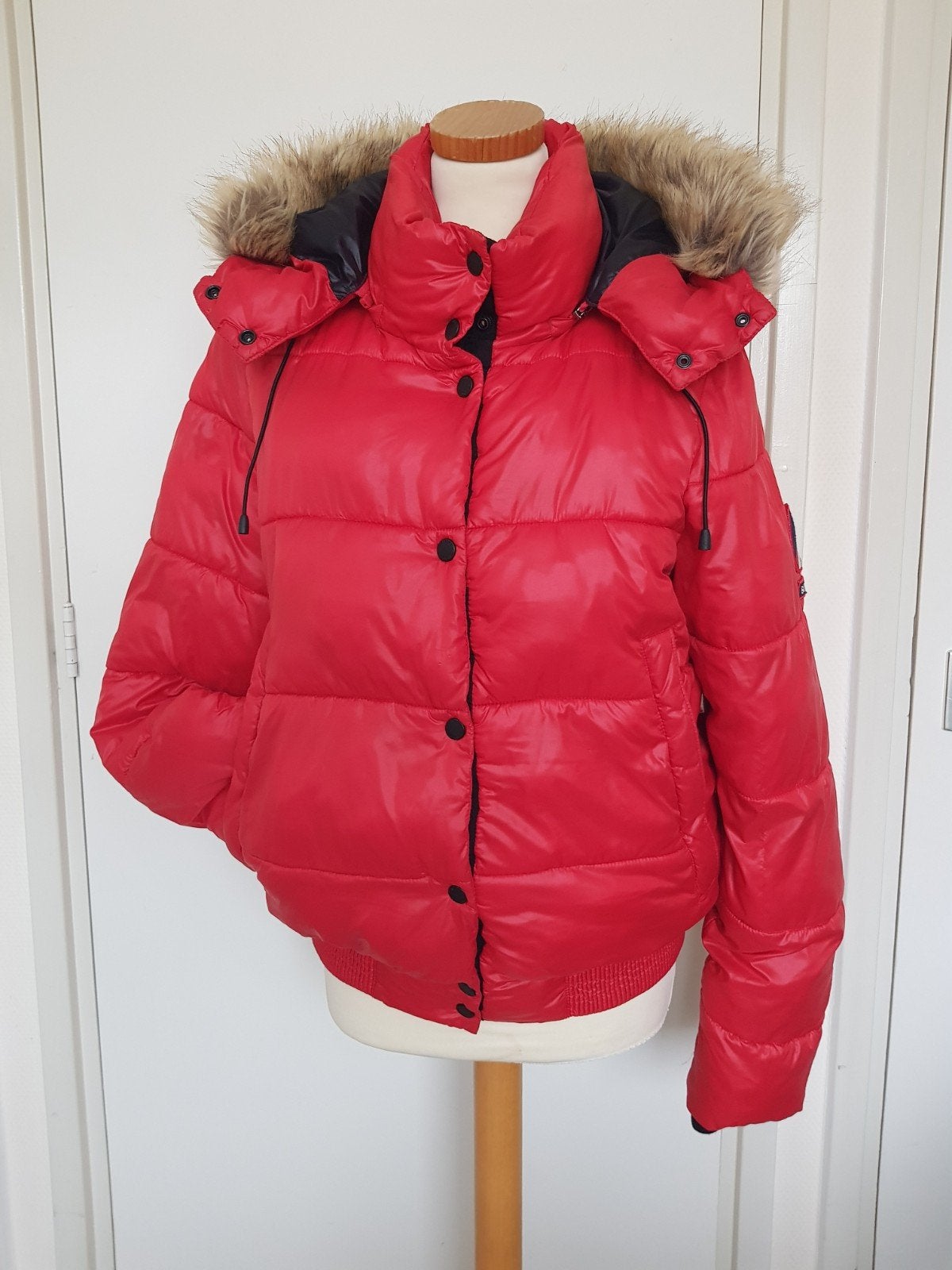 Superdry bomberjas 42 rood, Superdry, Maat 42/44 (L), Ophalen of Verzenden, Gedragen