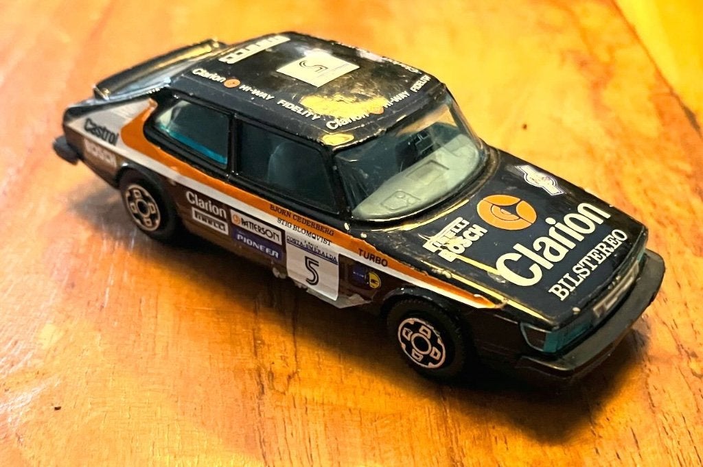 SAAB 900 burago 1-43, Ophalen of Verzenden, Gebruikt, Auto, Overige merken