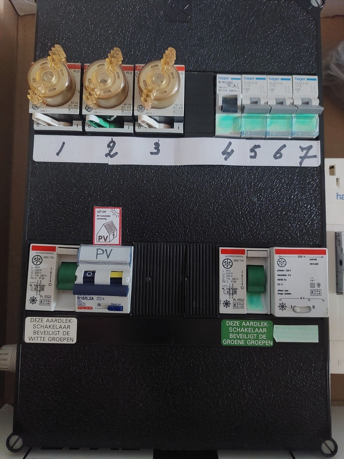 ABB 1 fase groepenkast met aardlekschakelaars en installatie, Ophalen of Verzenden, Gebruikt, Hager, Groepenkast
