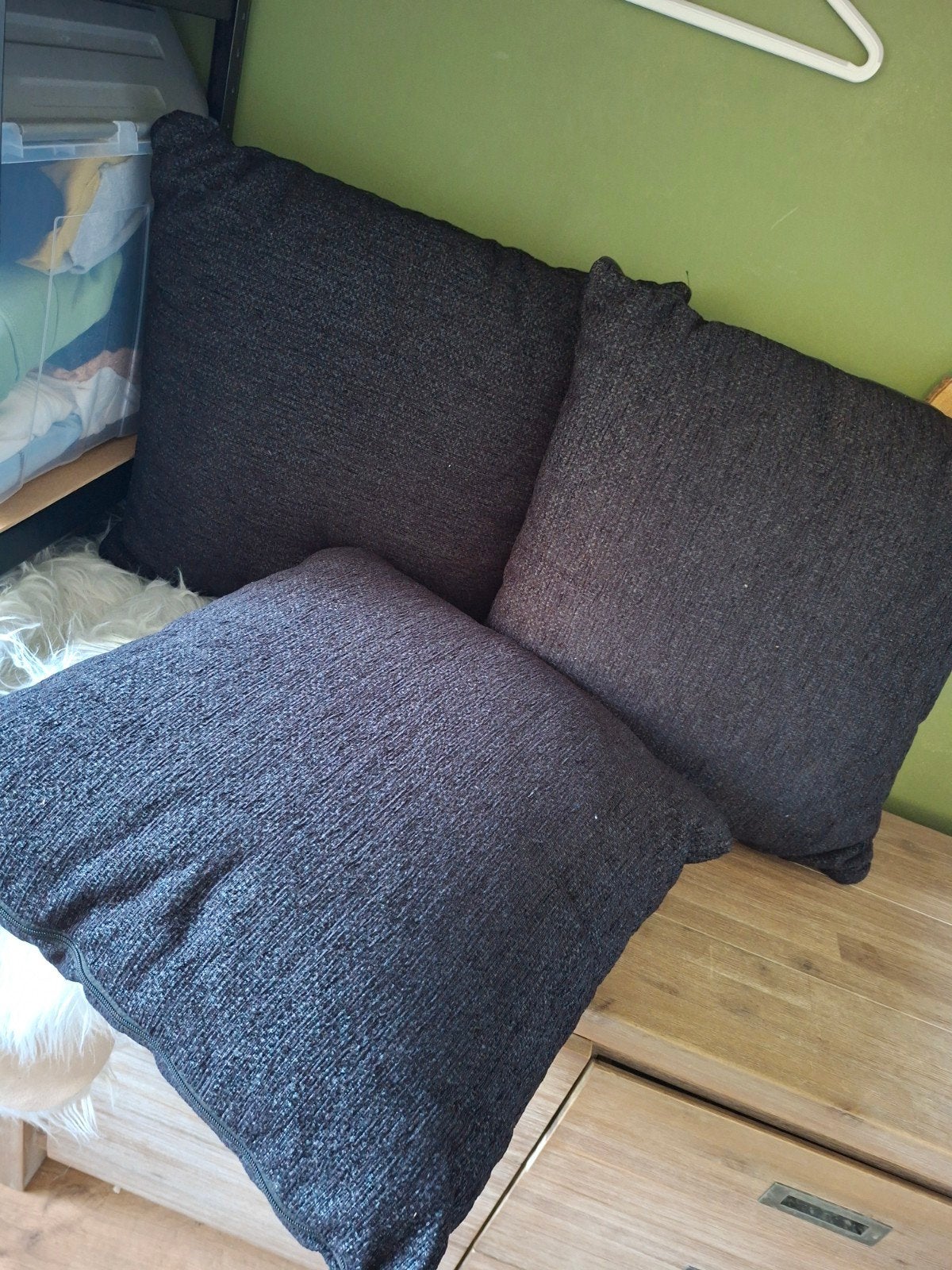 3x Antraciet Sierkussens 50x50cm van Seats and Sofas, Vierkant, Ophalen of Verzenden, Zo goed als nieuw, Sierkussen