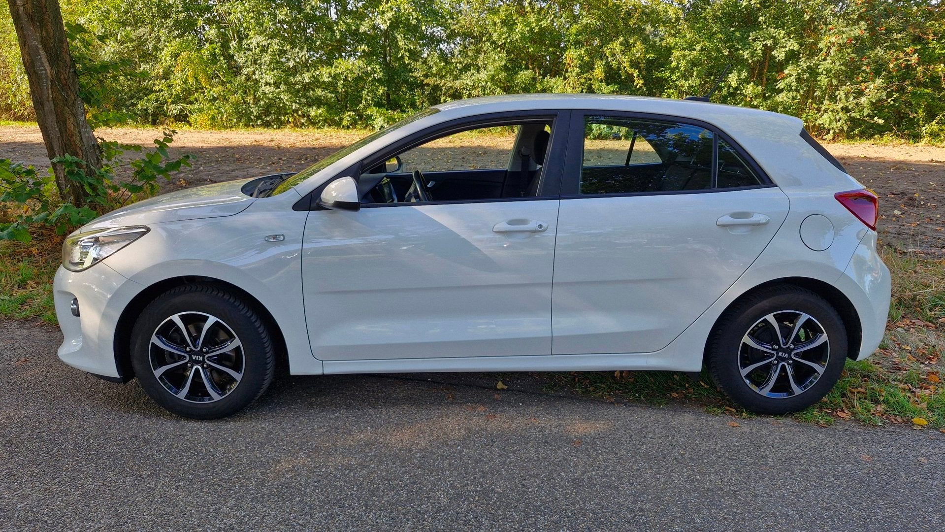 Kia Rio 1.0 TGDI ComfortPlusLine Navigator 100PK | Camera |, Auto's, Voorwielaandrijving, Gebruikt, Origineel Nederlands, Handgeschakeld