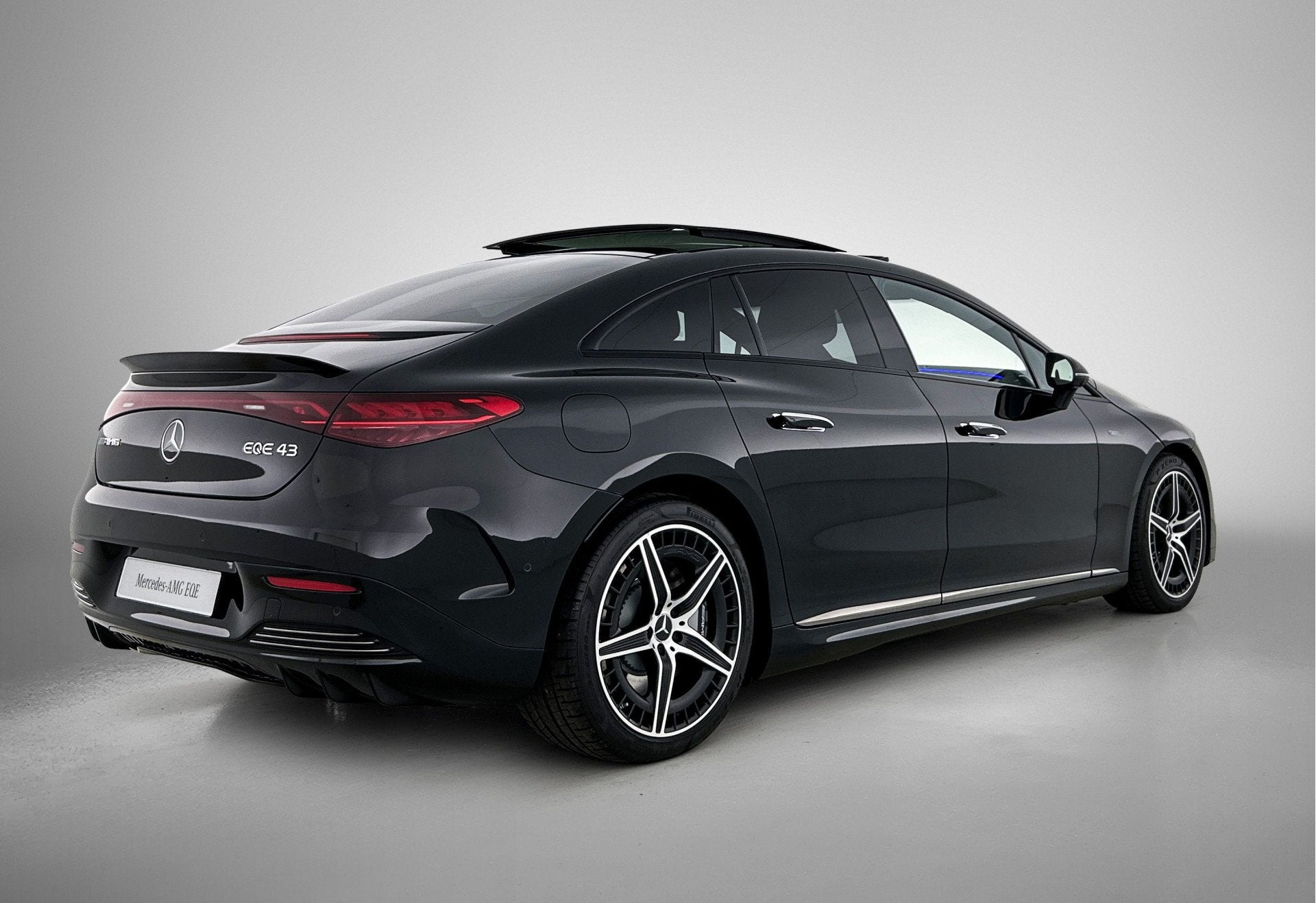 Mercedes-Benz EQE AMG 43 4MATIC Night Edition 90 kWh | Hyper, Auto's, Automaat, 12 maanden, Gebruikt, Alcantara