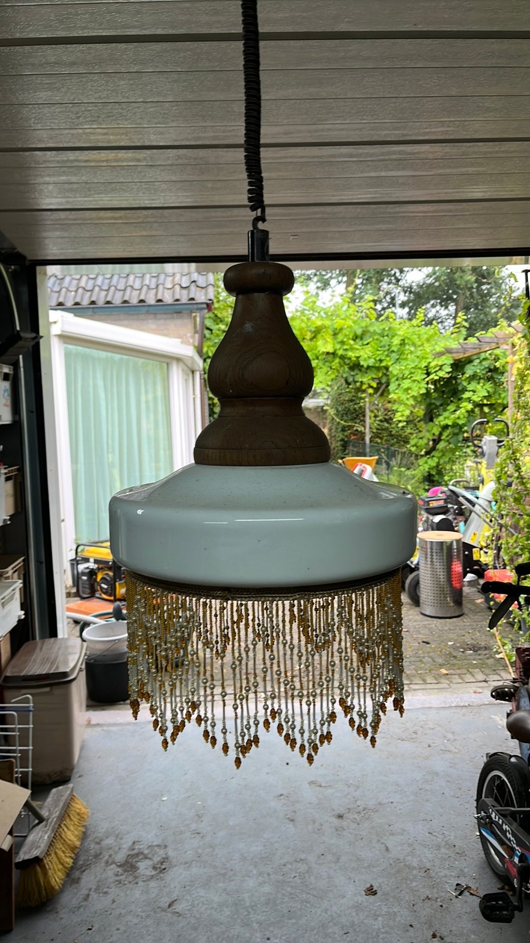 Antieke hanglamp met glaskralen rand electries, Ophalen, Gebruikt, Glas, Ouderwets
