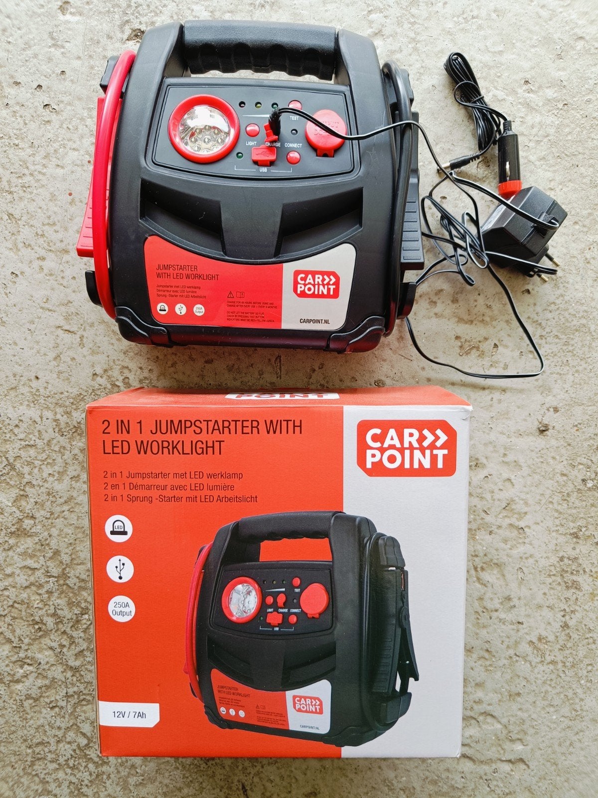 Carpoint 2-in-1 Jumpstarter met LED Werklamp, Auto diversen, Ophalen of Verzenden, Zo goed als nieuw