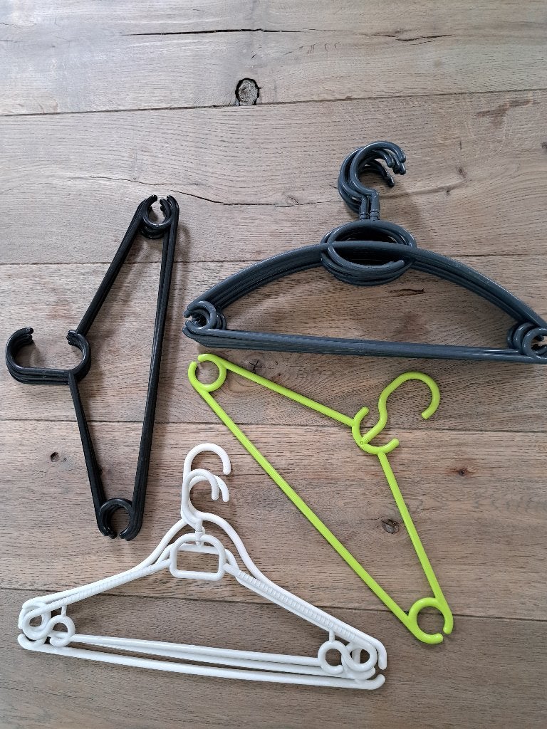 14 gekleurde kledinghangers mag gratis bij andere aankoop, Ophalen of Verzenden, Zo goed als nieuw