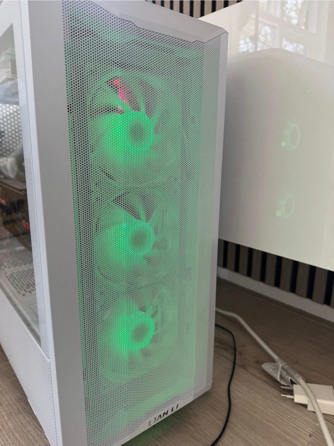 Foto 5 van Gaming PC RTX 4070Ti | Ryzen7 32GBRAM | 7800x3D | DDR5 | 2TB