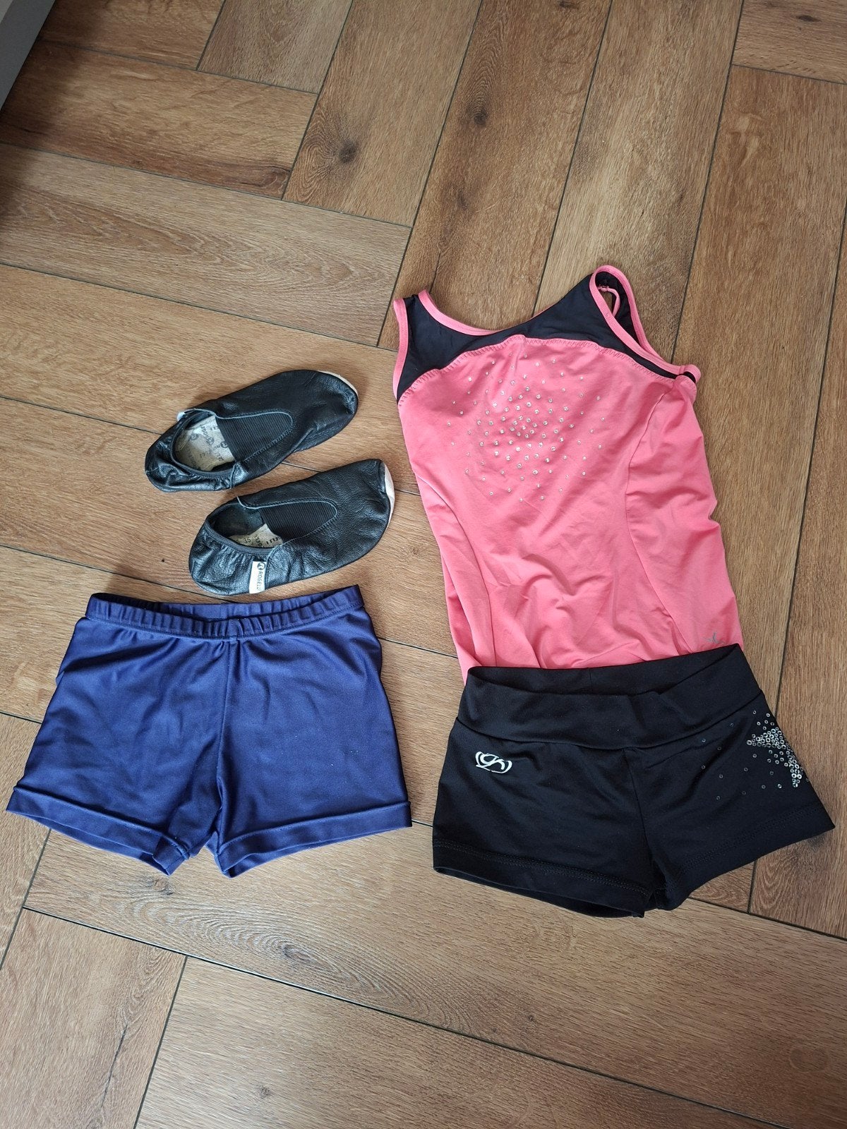 Complete turnset: turnpakje, turnschoenen en broekjes, Gebruikt, Zwart, Ophalen of Verzenden, Turnpak(je)