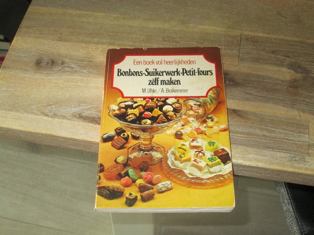 bonbons-suikerwerk-petit-fours zelf maken M. Uhle, Boeken, Kookboeken, Ophalen of Verzenden, Zo goed als nieuw