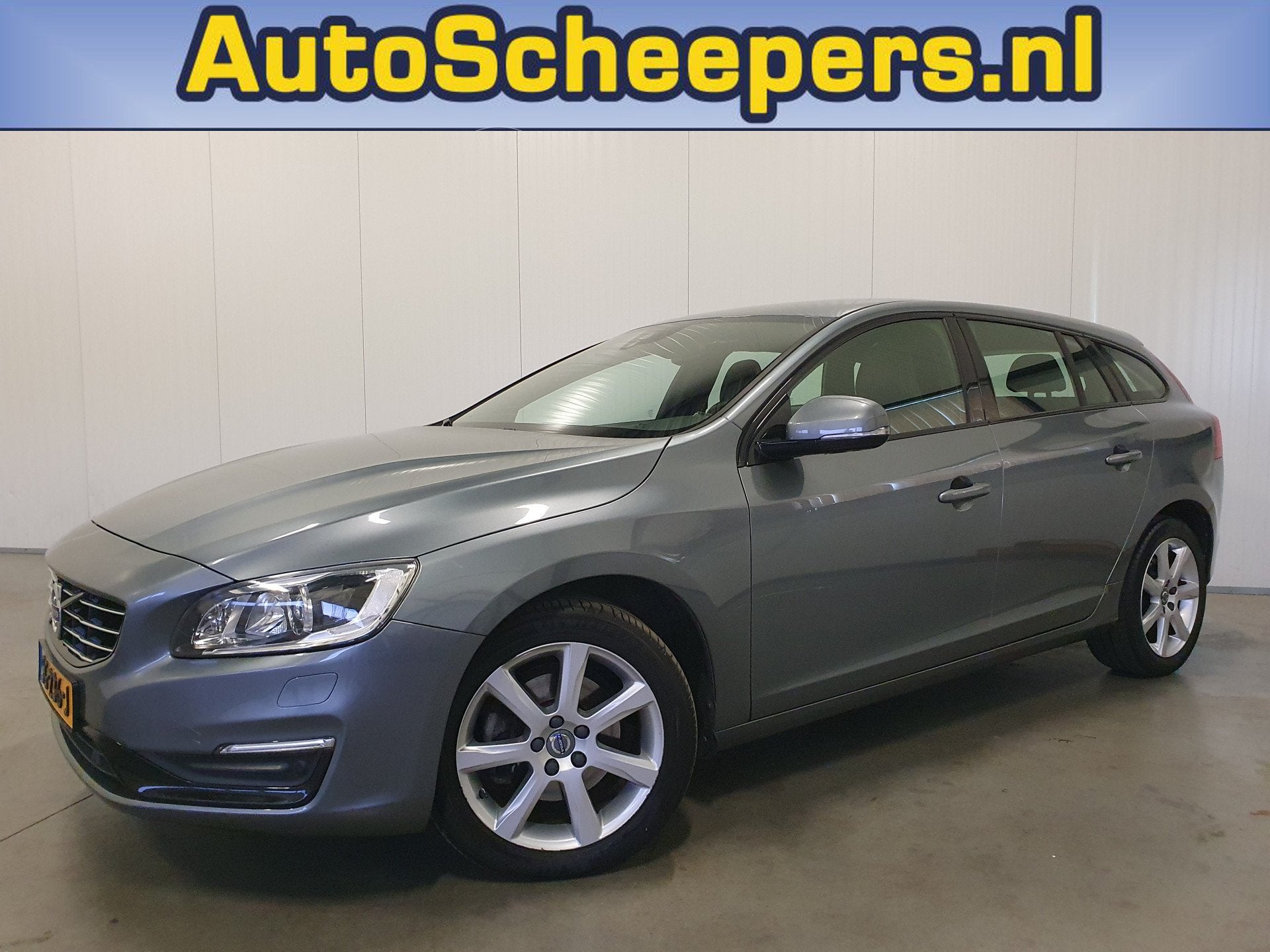 Volvo V60 2.0 T4 Polar+ NAVI/PDC/LEDER/CRUISE/CLIMA/LMV, Automatische klimaatregeling, Gebruikt, Euro 6, 1969 cc