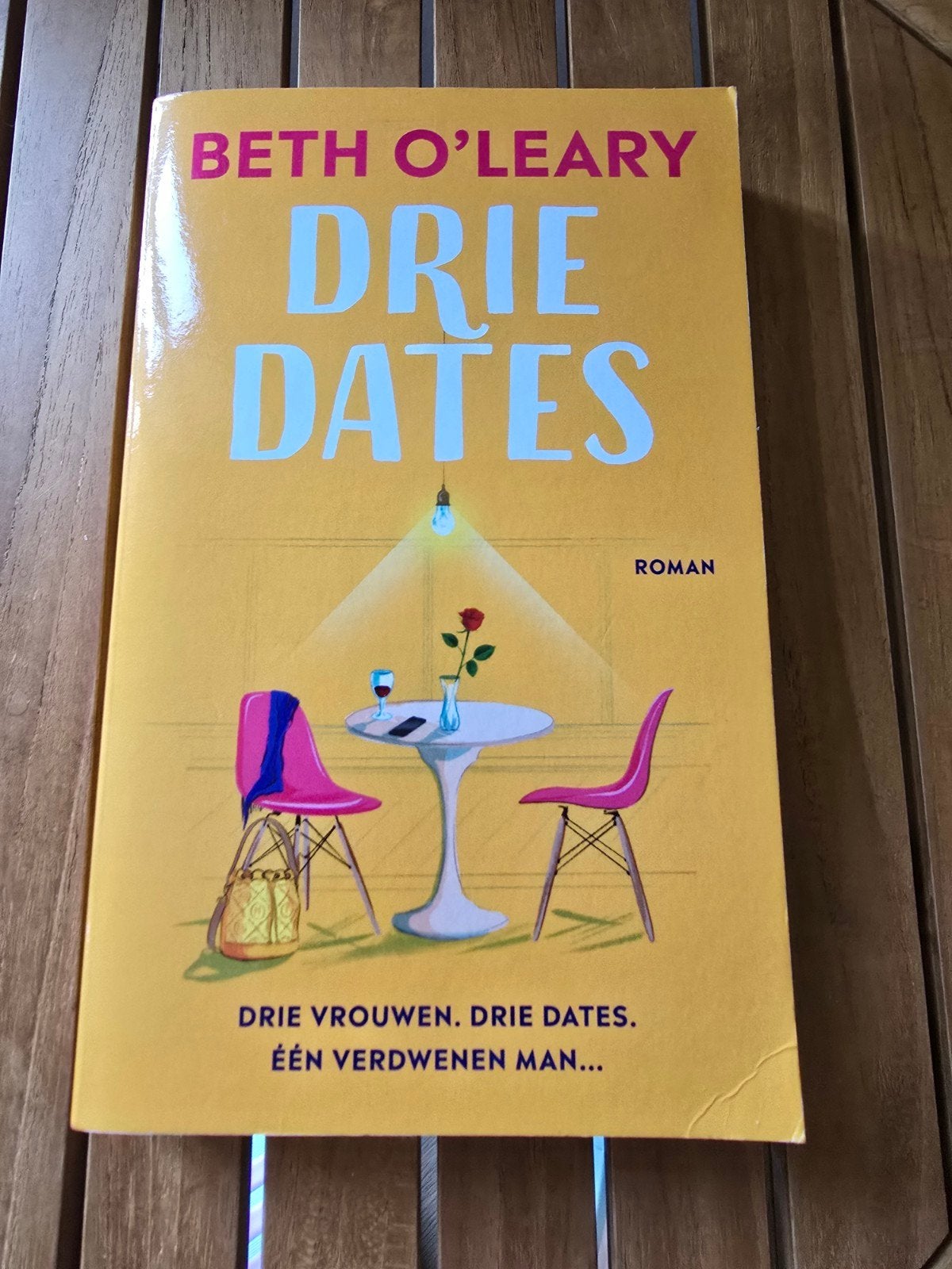 Drie Dates - Beth O'Leary - Roman, Ophalen of Verzenden, Zo goed als nieuw, Beth O'Leary, Nederland