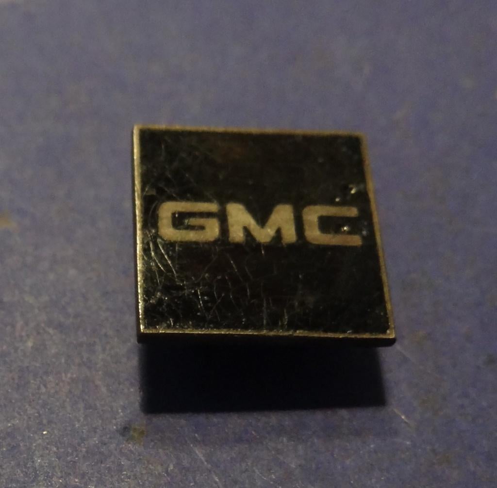 General Motor Corporation Geemailleerd Reveers Knoop 15x15mm, Verzenden, Gebruikt, Transport, Speldje of Pin