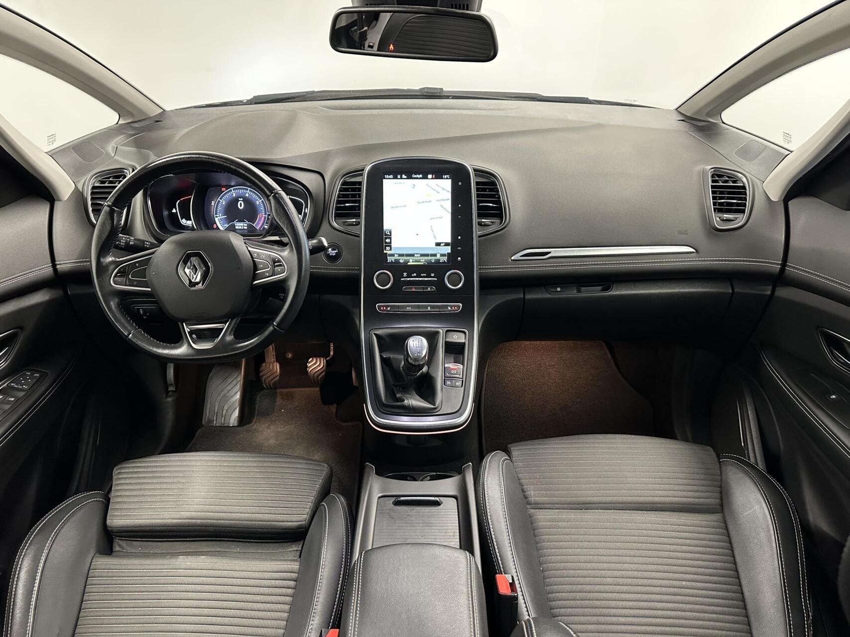 Renault Grand Scenic 1.2 TCe Intens TREKHAAK CARPLAY NAVI CR, Auto's, Voorwielaandrijving, Gebruikt, 4 cilinders, 132 pk