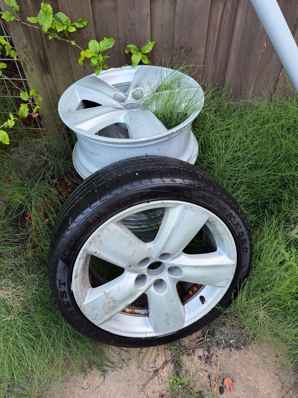 4x 19 inch velgen Lexus LS600h, 1 met band 245/40ZR19, Banden en Velgen, Personenwagen, Zomerbanden, Ophalen
