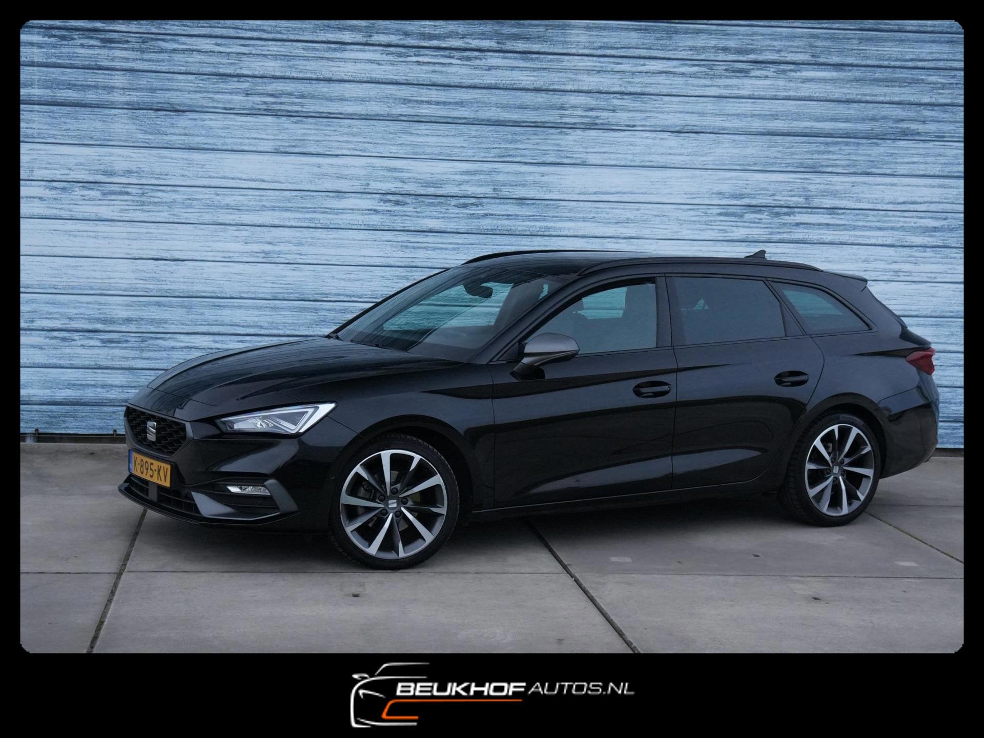 Seat Leon Sportstourer 1.5 eTSI FR Launch Edition Virtual Au, Auto's, Dealer onderhouden, 4 cilinders, Leon, Zwart