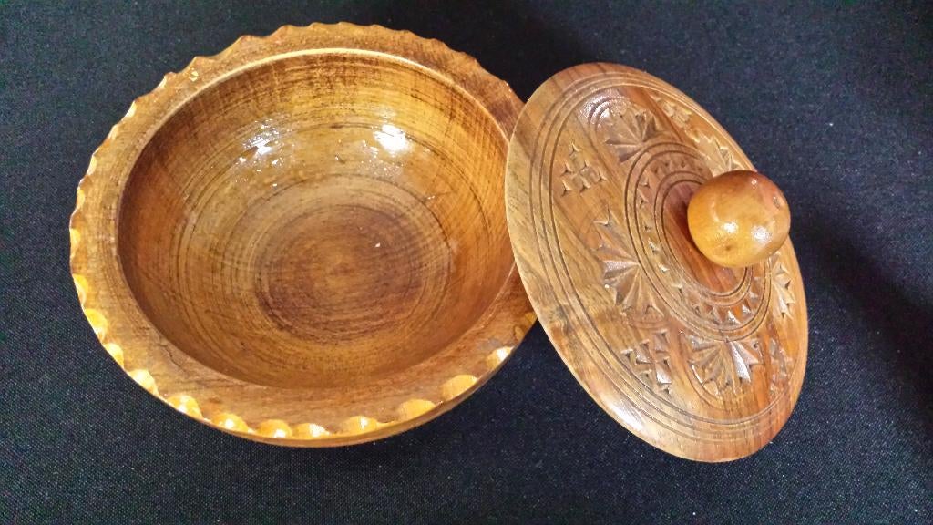 Houten Dekseldoosje <> Klein Sieraden-doosje <> Handwerk, Overige onderwerpen, Houtsnijwerk, Minder dan 20 cm, Ophalen of Verzenden