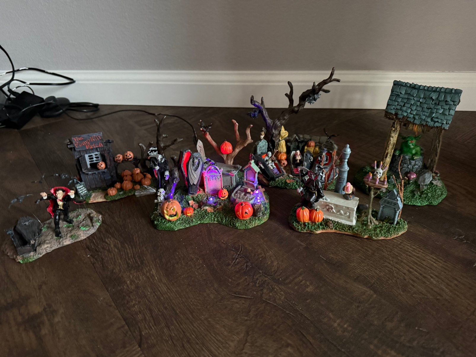 Lemax Halloween 6 sets, Ophalen of Verzenden, Zo goed als nieuw, Halloween of Griezel