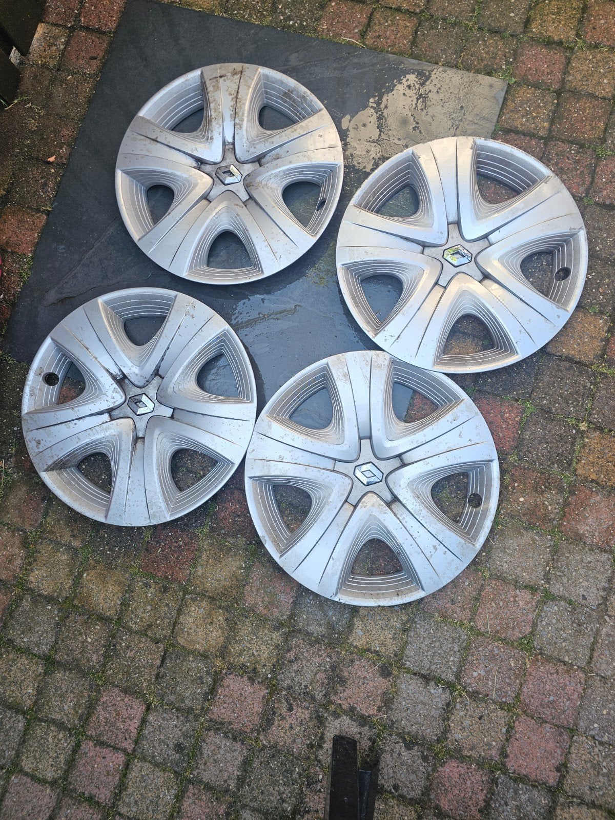 Set van 4 Renault wieldoppen, Auto diversen, Wieldoppen, Ophalen of Verzenden, Gebruikt
