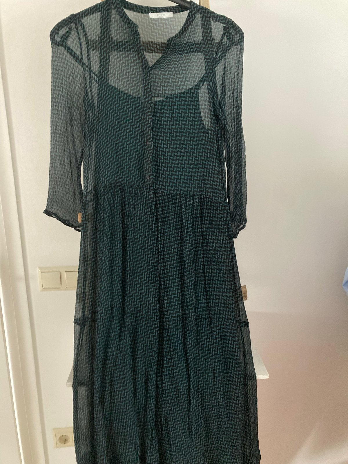 BY-BAR Jurk XS - S. Groen/Zwart met patroon, Ophalen of Verzenden, Zo goed als nieuw, Maat 34 (XS) of kleiner, Onder de knie